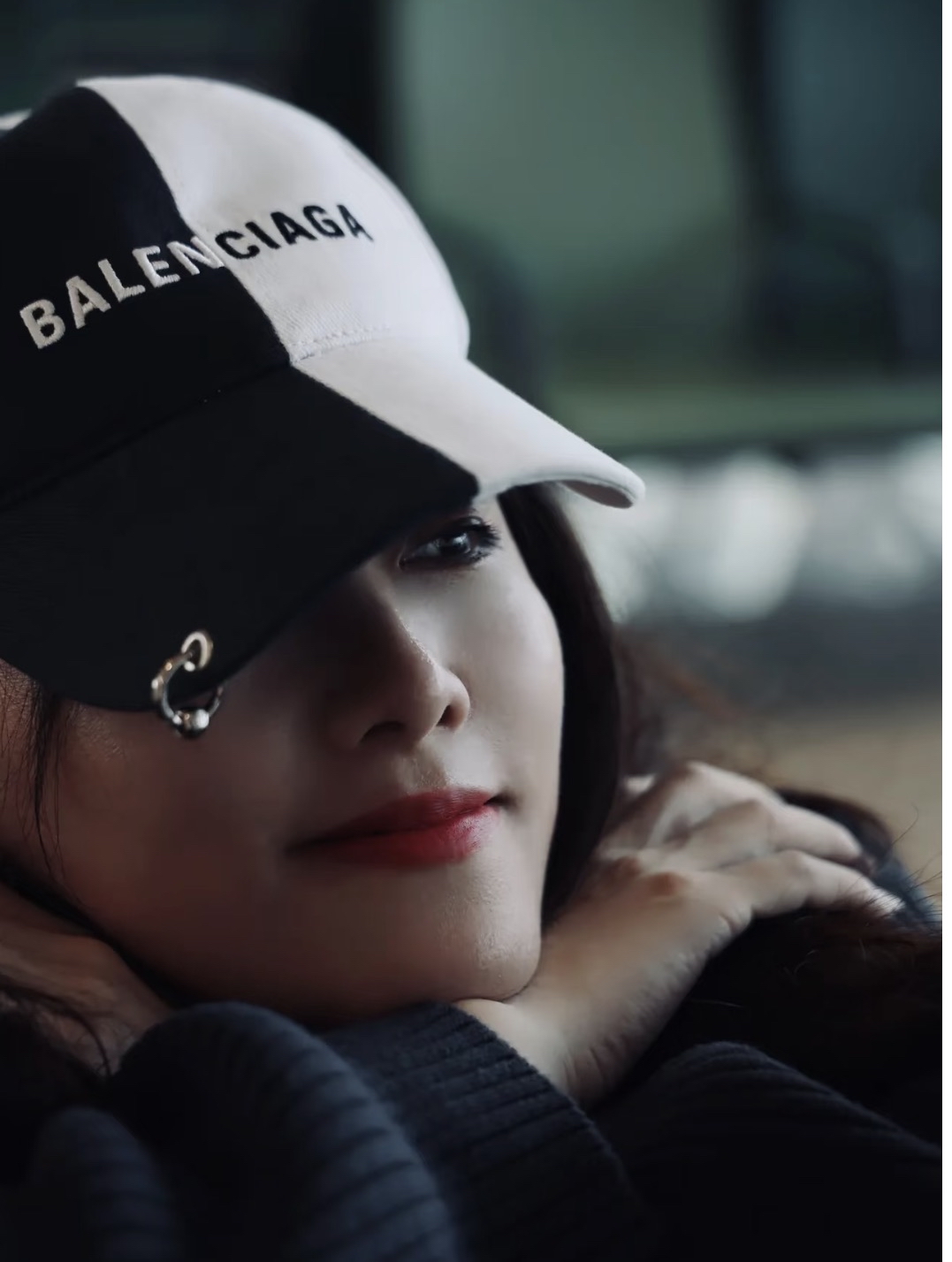Balenciaga（巴黎世家） 50/50 Pierced Logo Baseball Cap 黑白雙色拼色金屬環 (Size L)