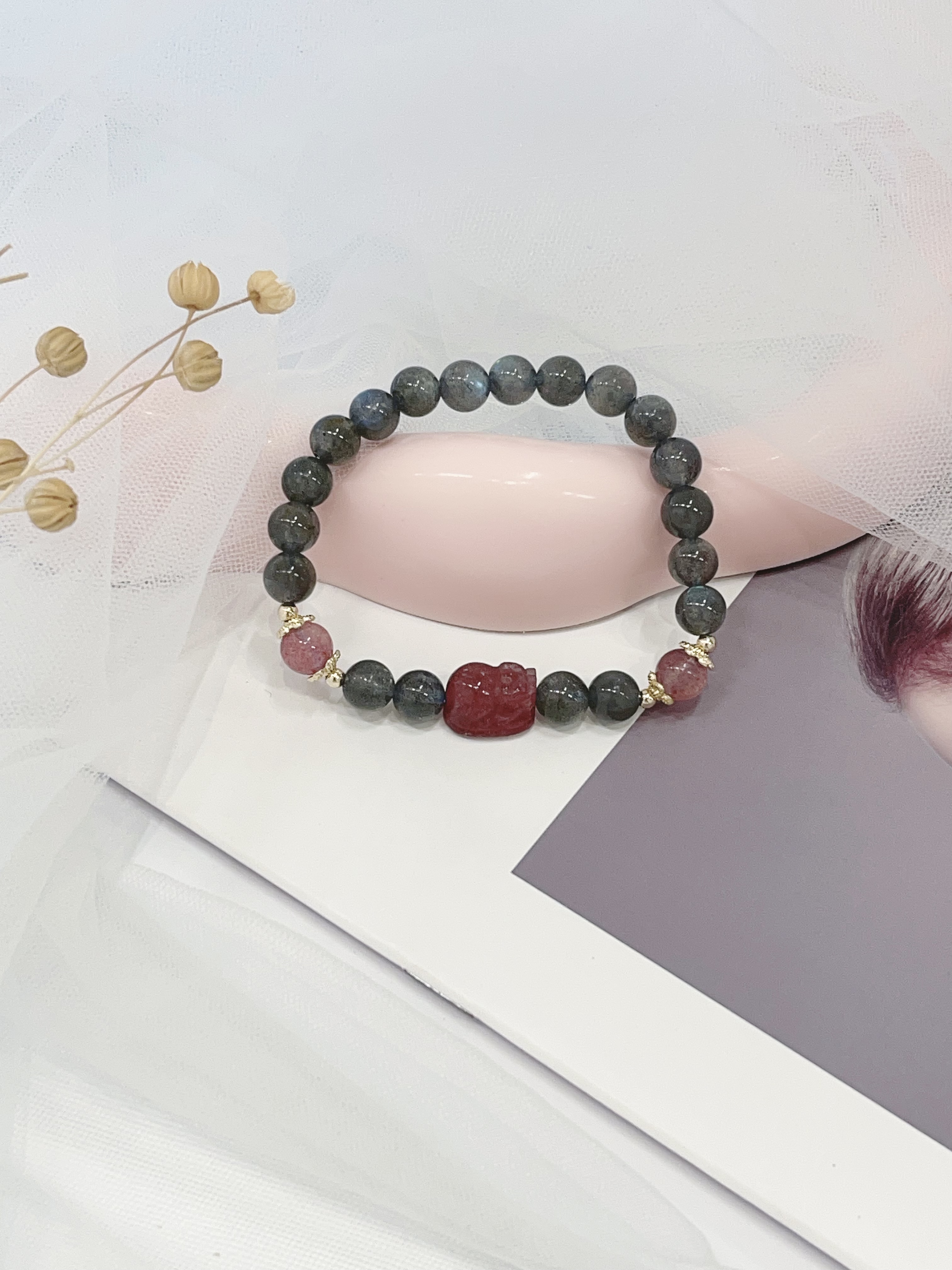 🌙 月光石 × 草莓晶貔貅手串 Moonstone & Strawberry Quartz｜8mm 守护招财