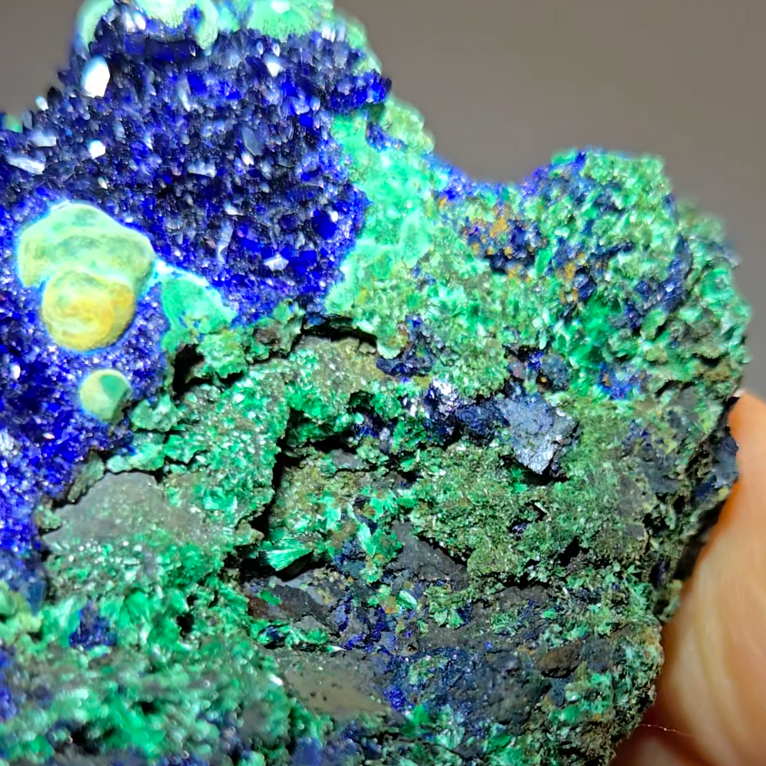 Azurite malachite chrysocolla specimen with big gems - AZ20