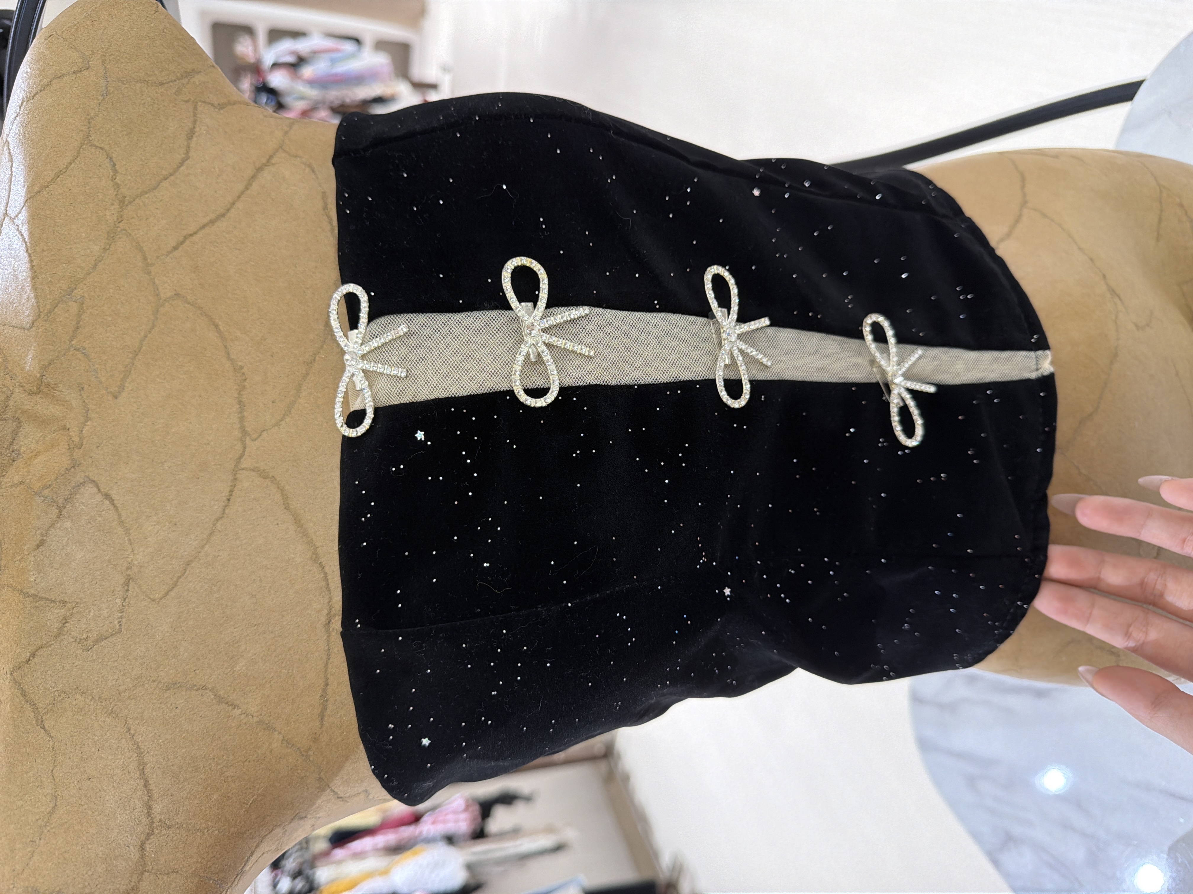 闪闪黑色緊身胸衣