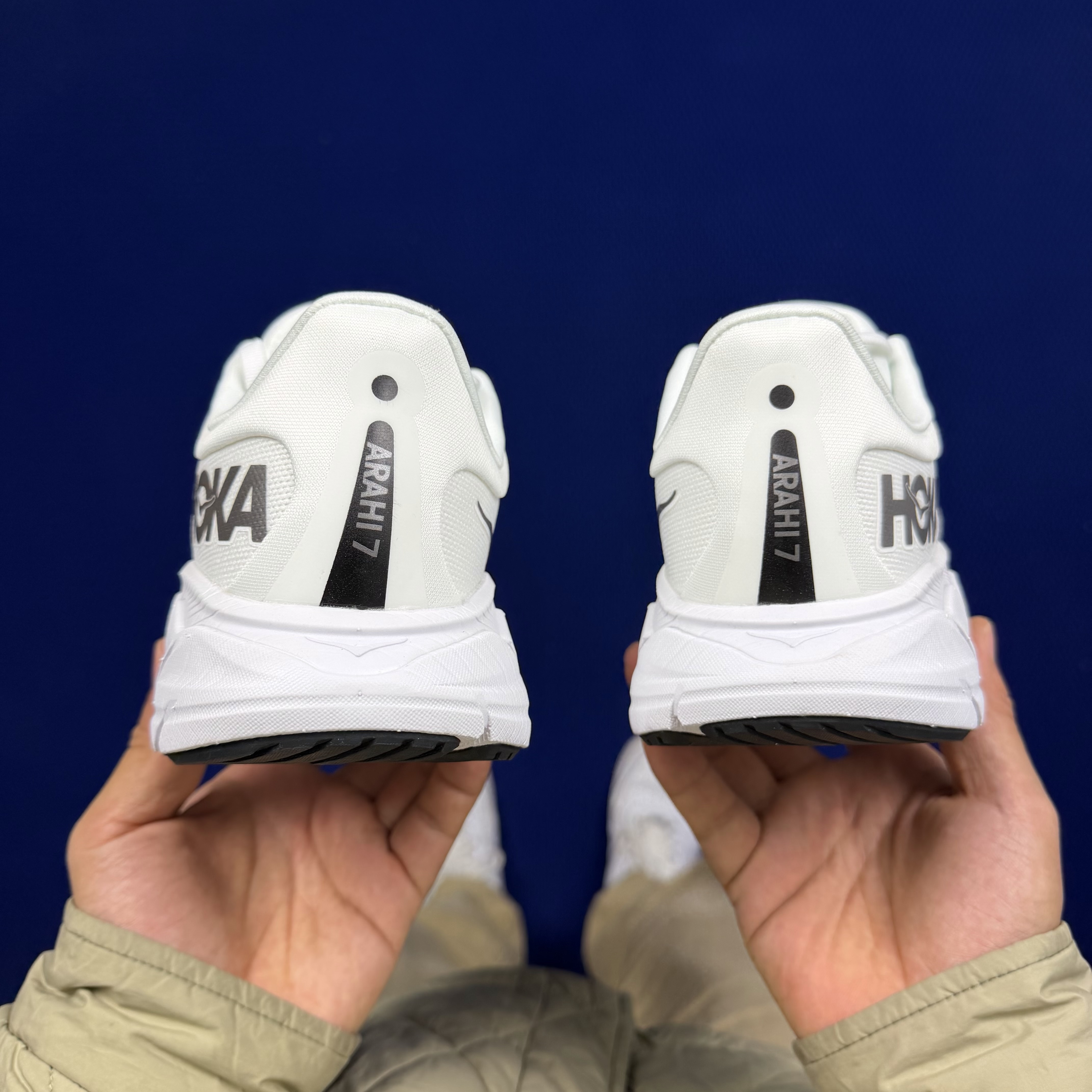 Hoka One One Arahi 7