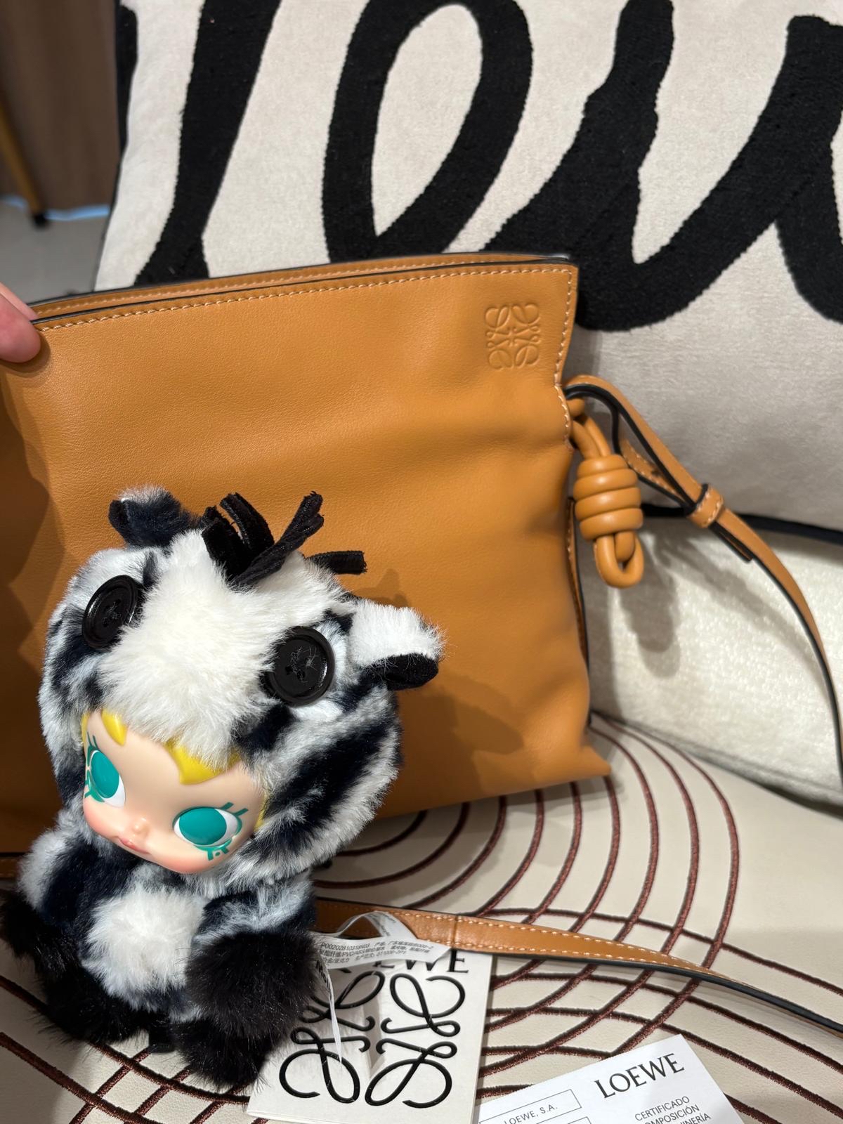 Loewe Flamenco Warm Desert Calfskin 100%Authentic, 98%New ✅Tap Booklet✅Dust bag