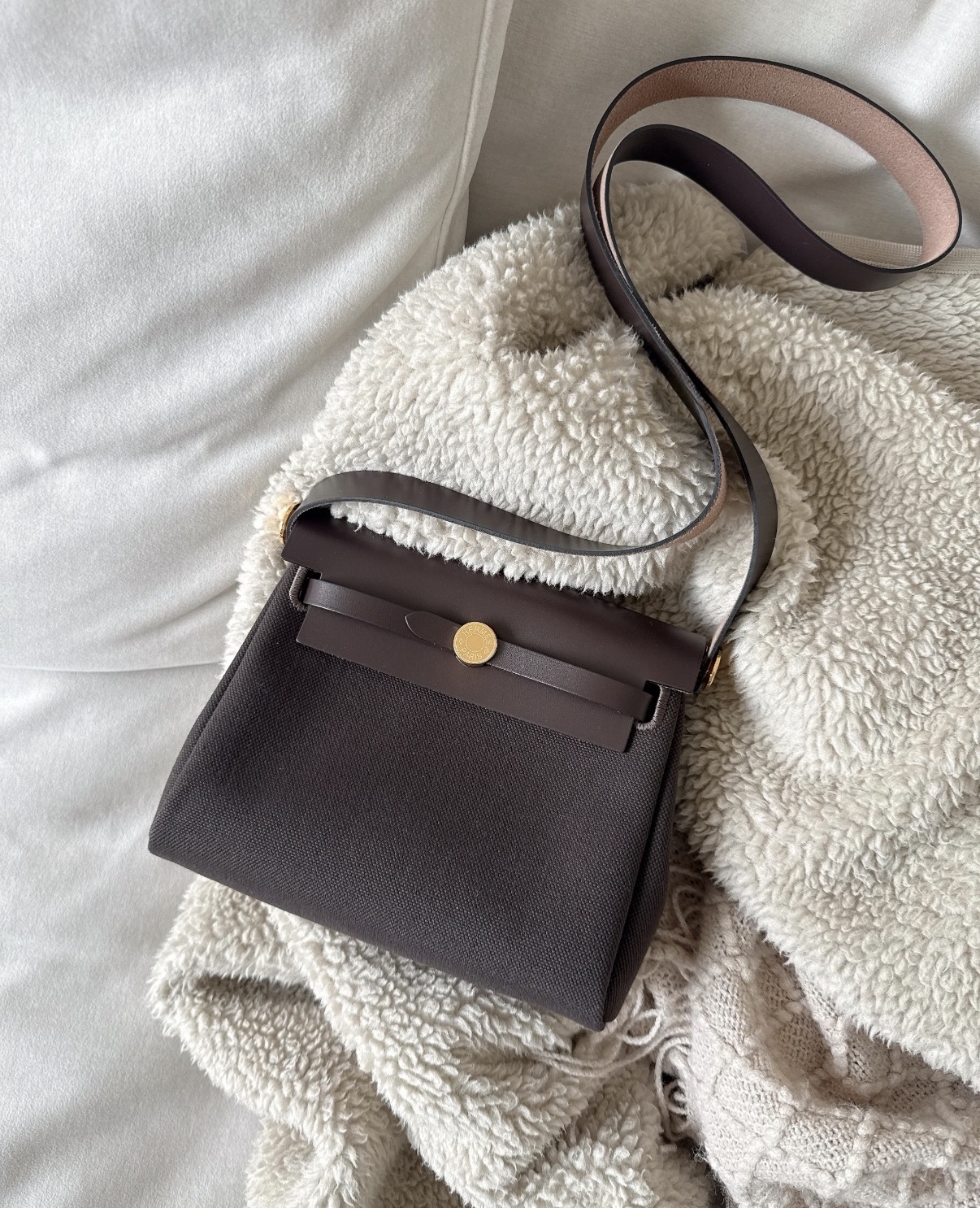 Mini herbag 烏木色金扣 G STAMP