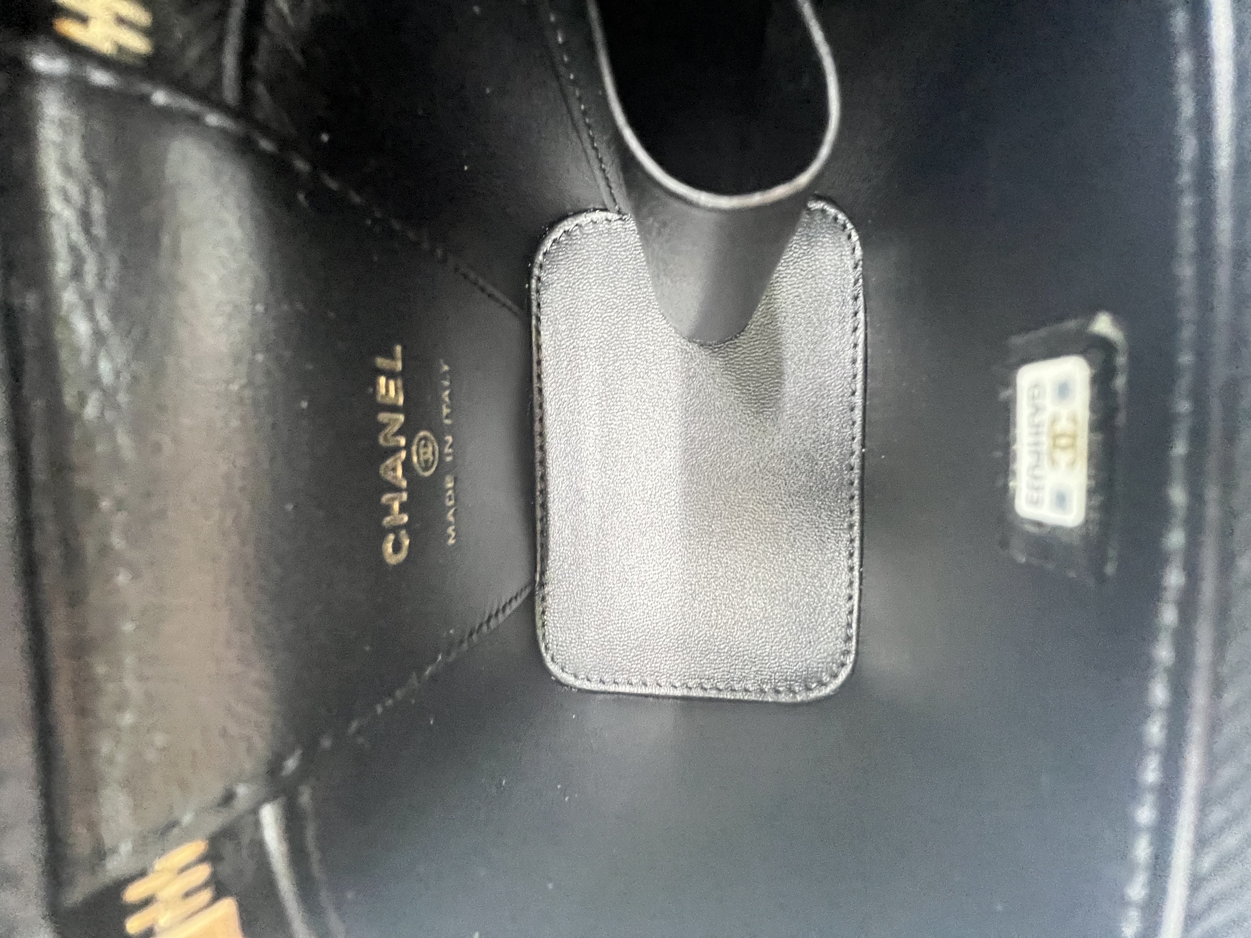 Pre-Owned CHANEL Mini Vanity Case with Chain / Product Code: 26042121