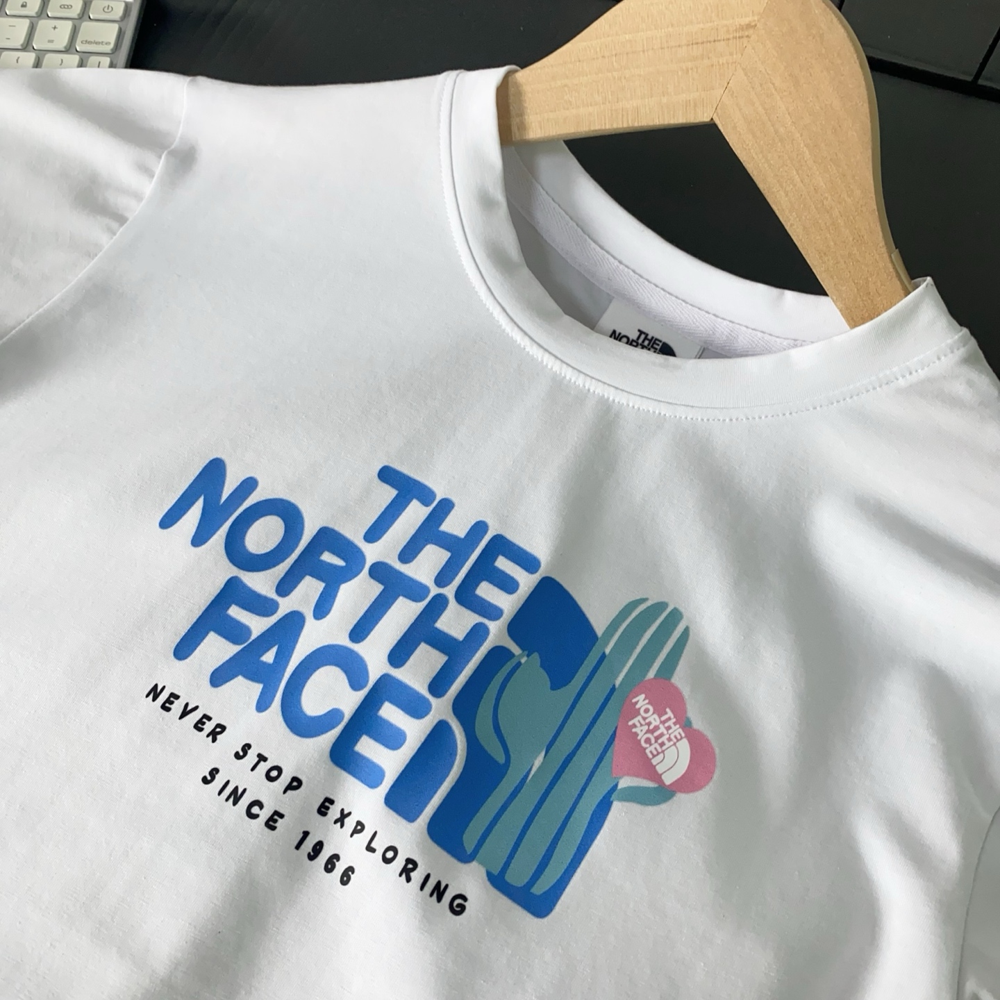 $140套。2套起$135套。TNF 男女童透氣套裝