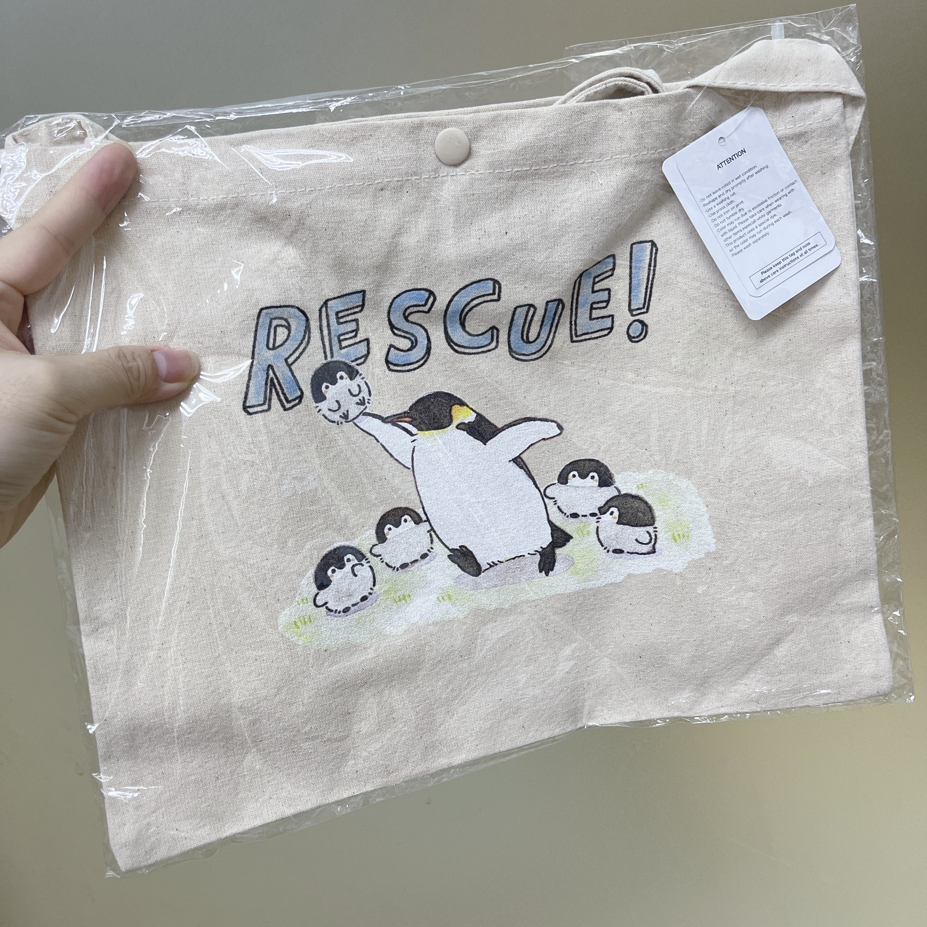 日本現貨📍正能量企鵝得意圖案斜咩袋