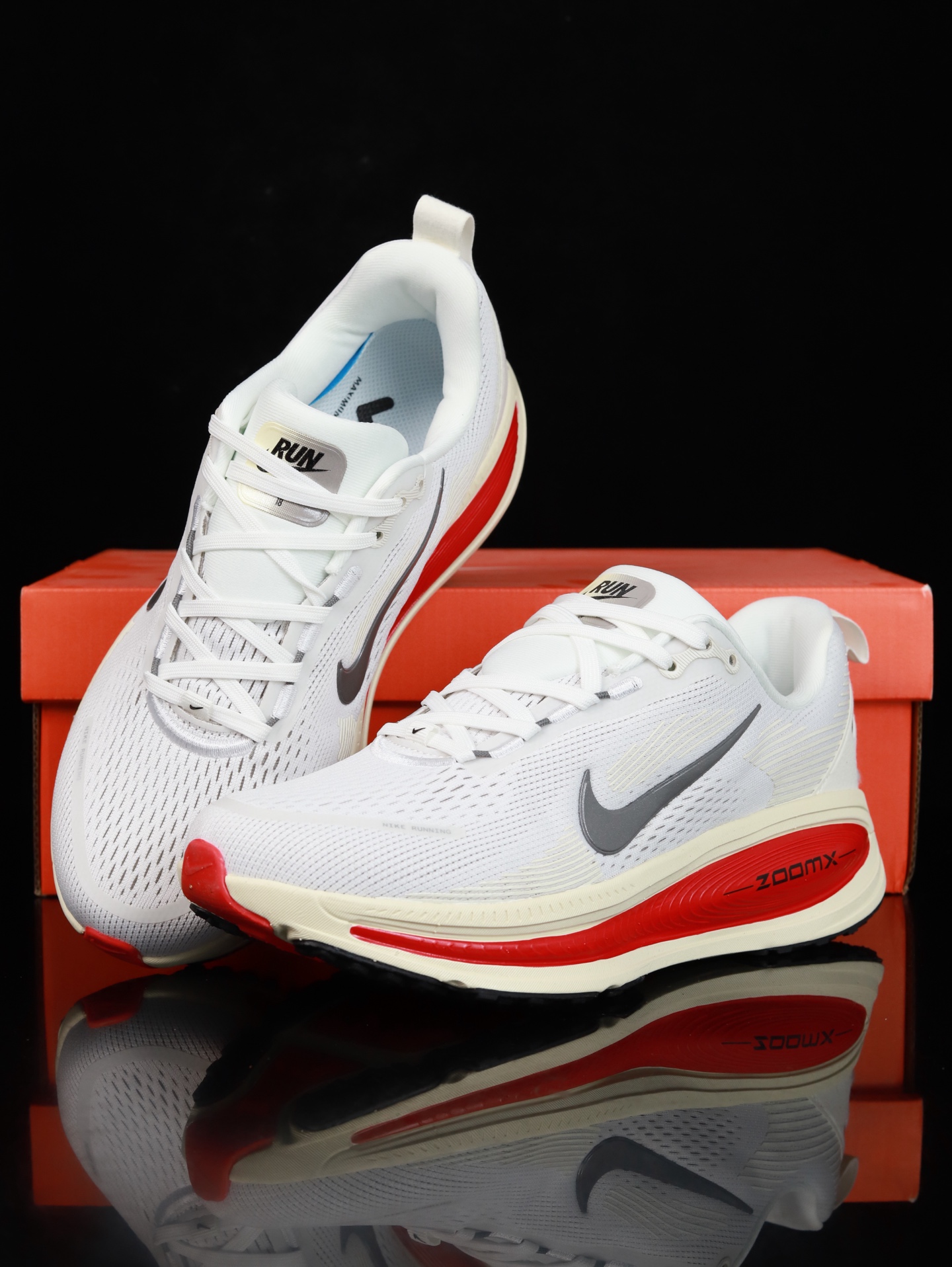 Nike Vomero 18 HM6803-001