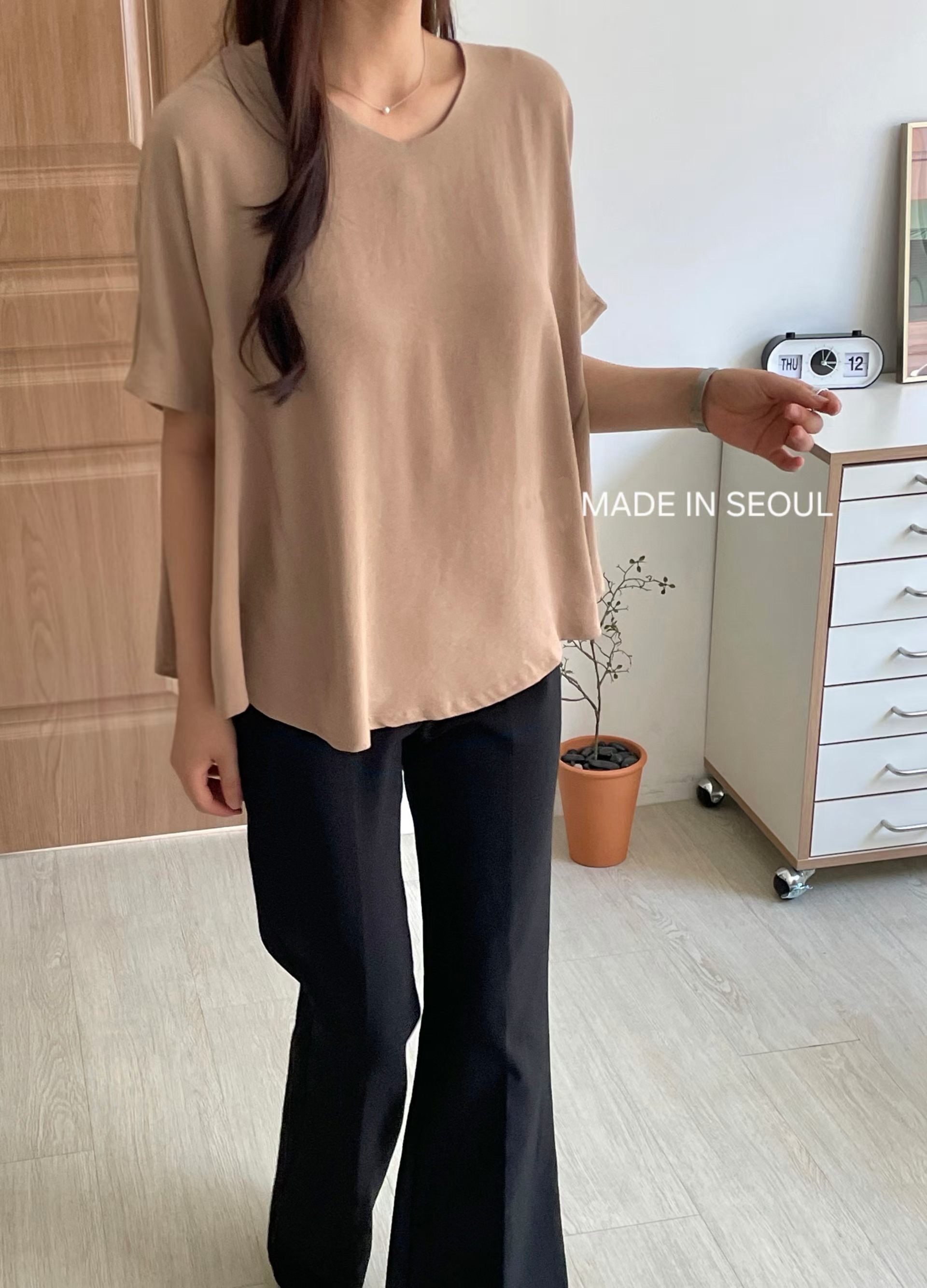 G6190 韓國🇰🇷淨色V領top