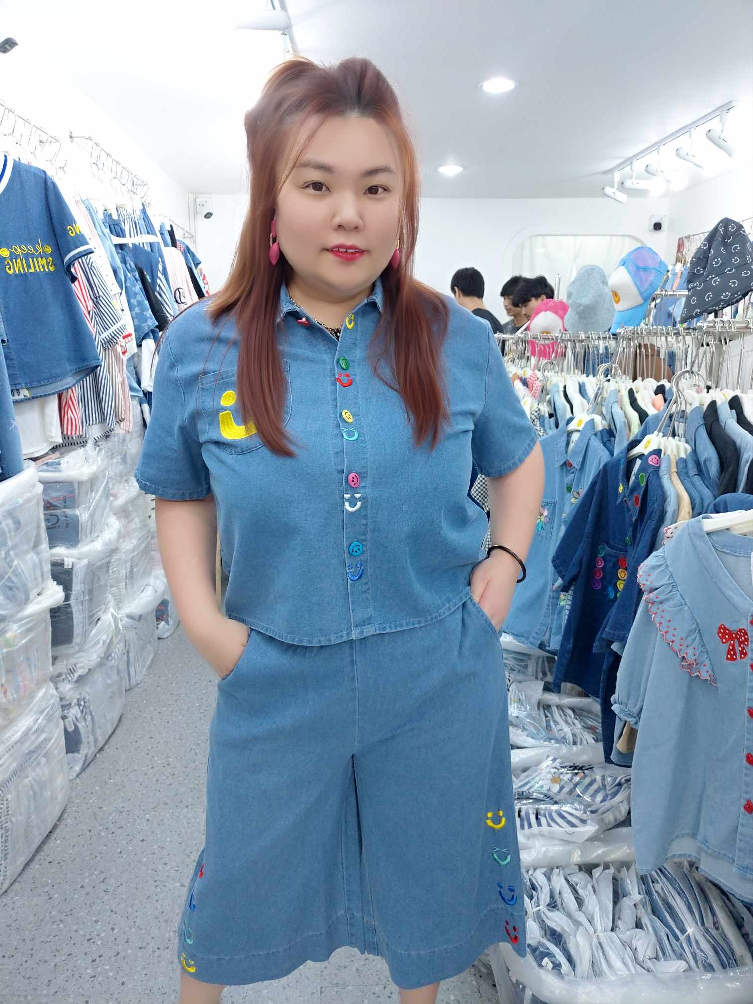 ENE04 笑脸刺绣牛仔七分裤套装