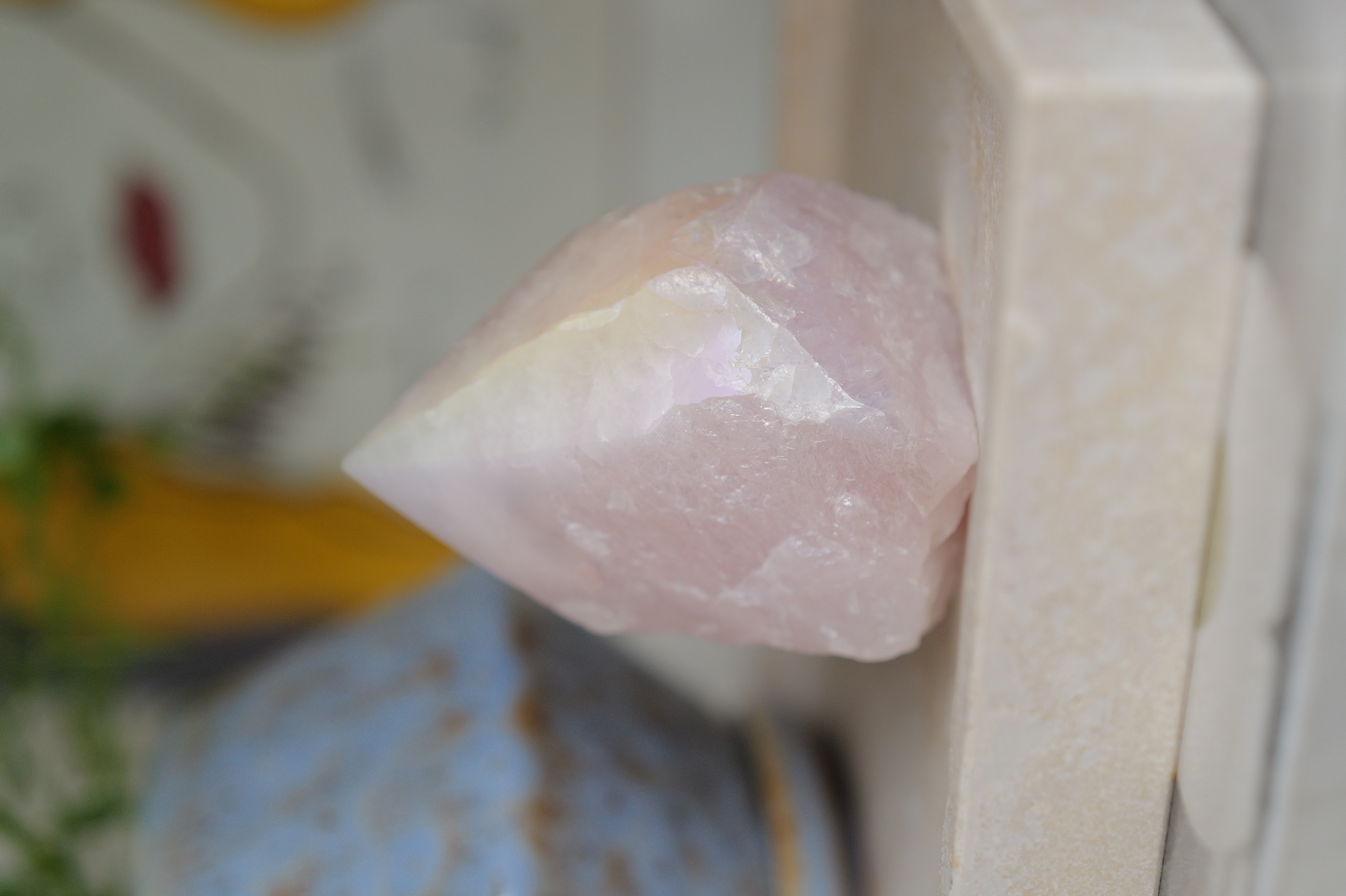 ༒6.9cm Aura粉水晶金字塔尖六角柱擺件༒ RQ*8039C20-RA30*222