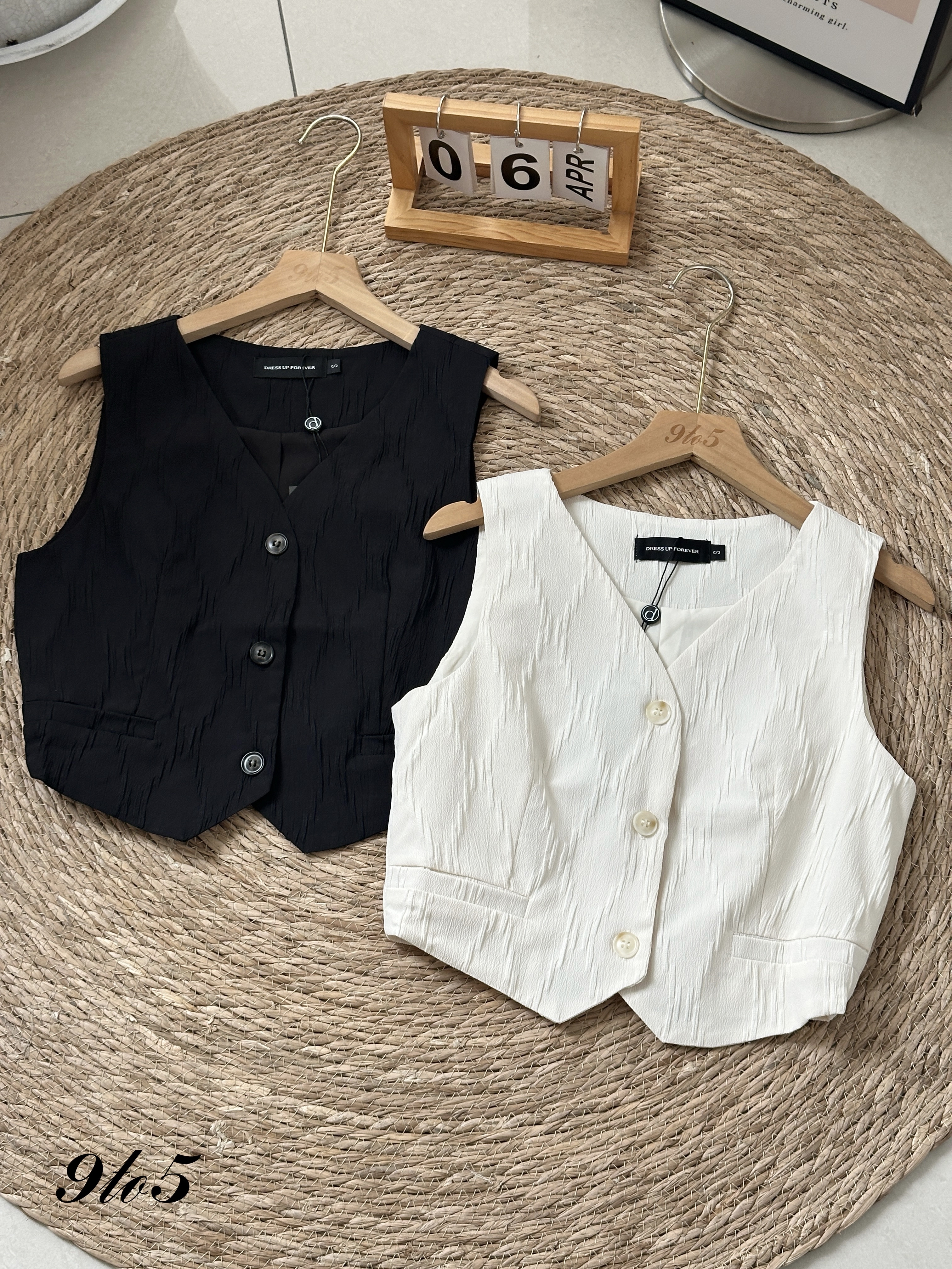 T4074 Sleeveless Crop Top - Black & Cream