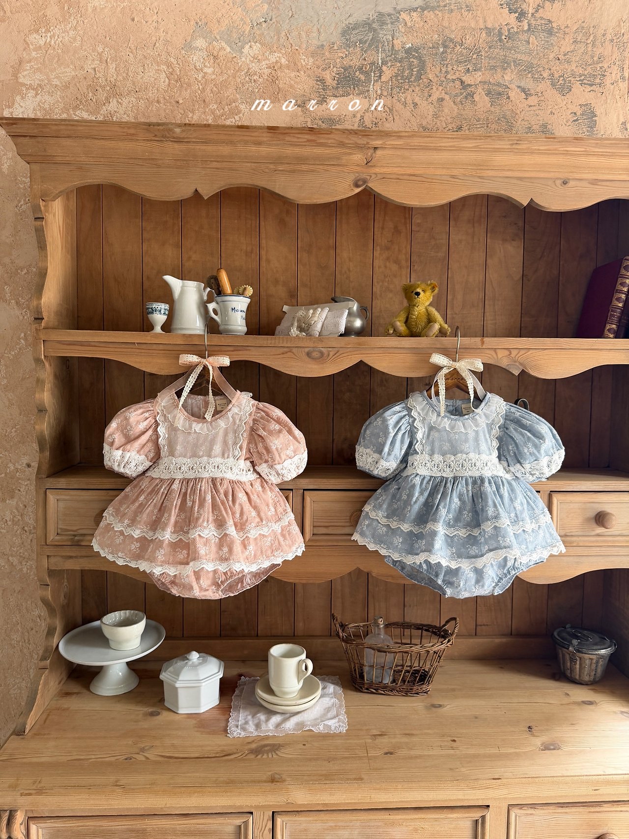 ☀️預訂 韓國直送☀️🇰🇷Marron兩色蕾絲花卉泡泡袖包屁裙