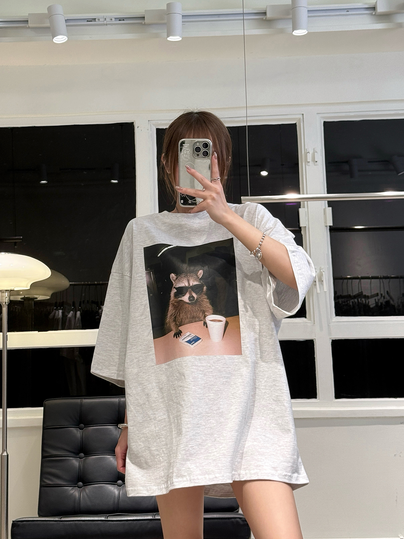𝐑𝐚𝐜𝐜𝐨𝐨𝐧 𝐠𝐫𝐚𝐩𝐡𝐢𝐜 𝐨𝐯𝐞𝐫𝐬𝐢𝐳𝐞𝐝 𝐭-𝐬𝐡𝐢𝐫𝐭