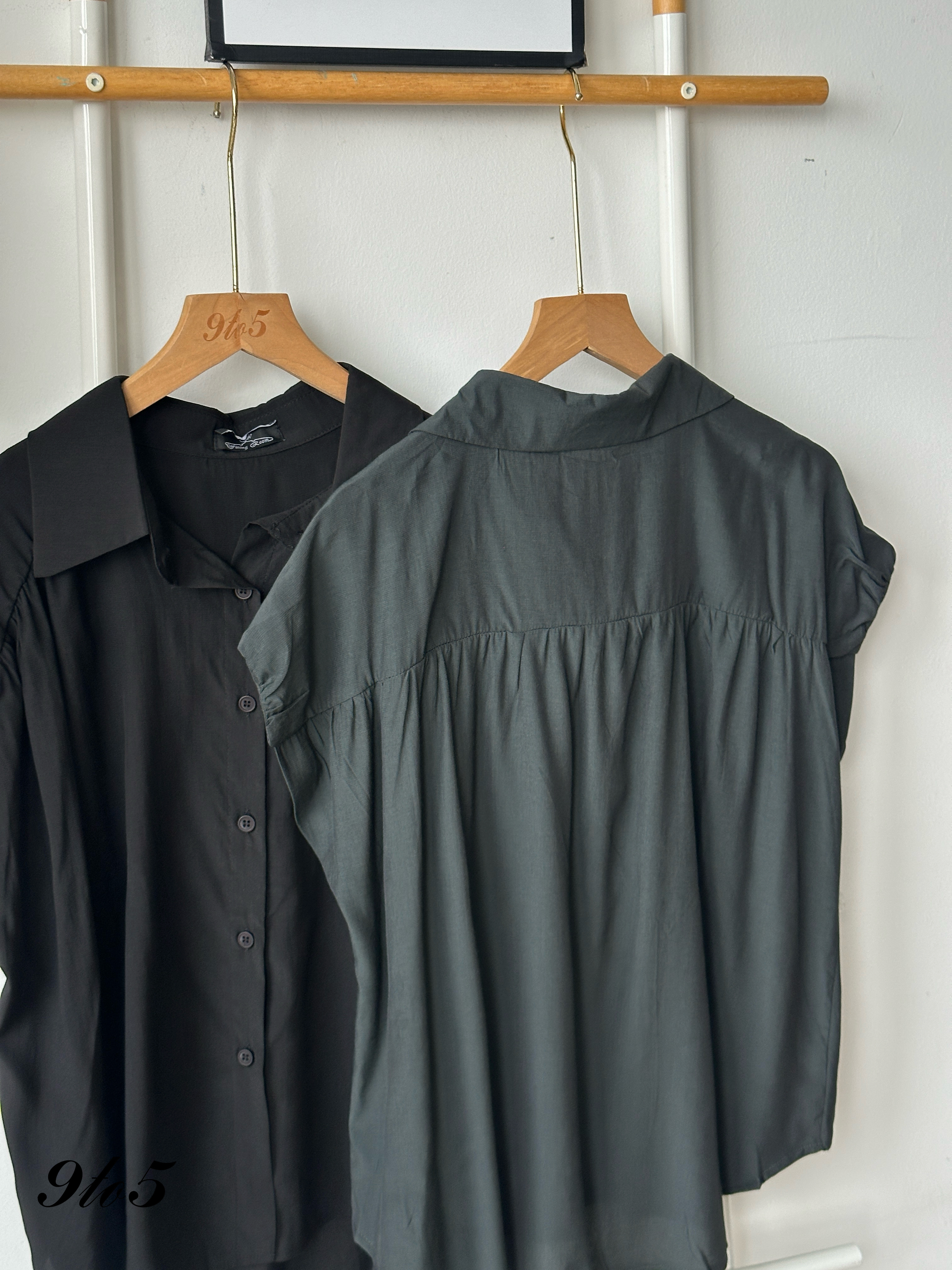 T4064 Cape Sleeve Shirt - Black & Grey