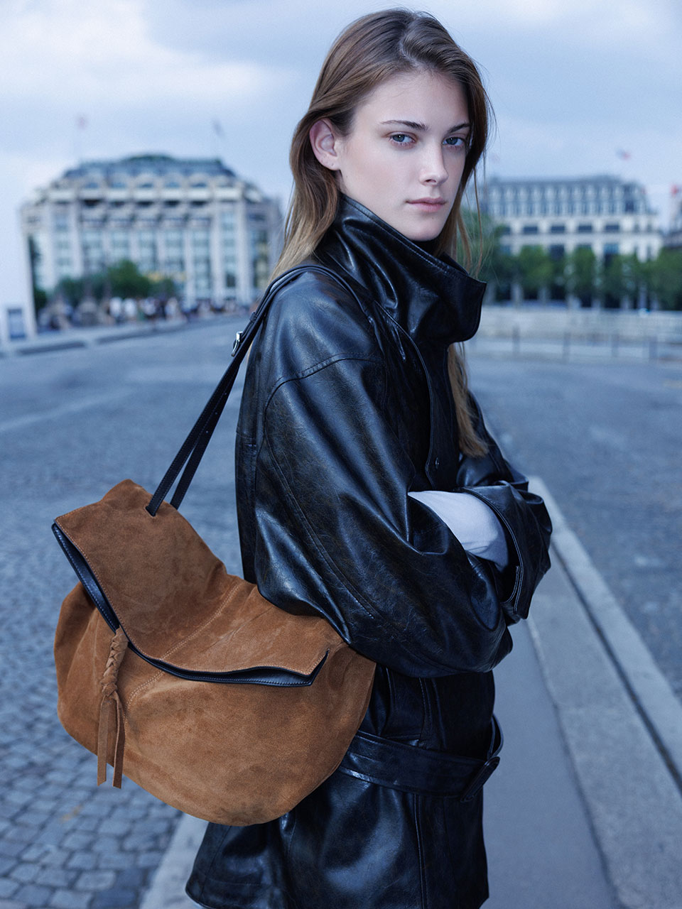 LOEUVRE - Arche Shoulder Large (suede ver.) FA6AB377-N8