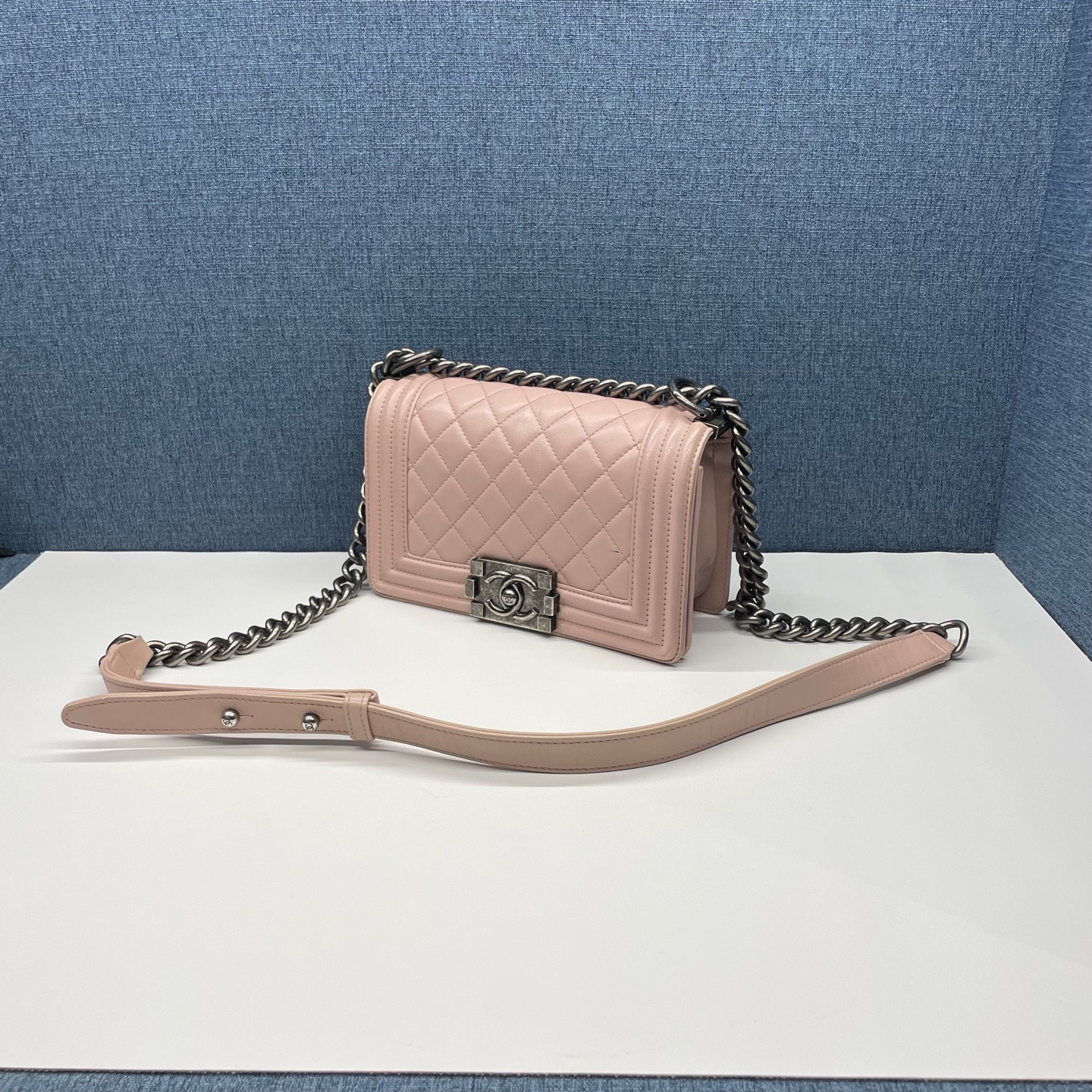 【預訂貨品】鐳射23開👜 CHANEL 粿色Leboy