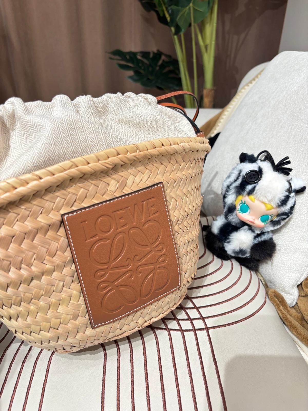 Loewe RAFFIA shoulder bag 斜孭袋 100%Authentic ,98%new ✅dust bag  