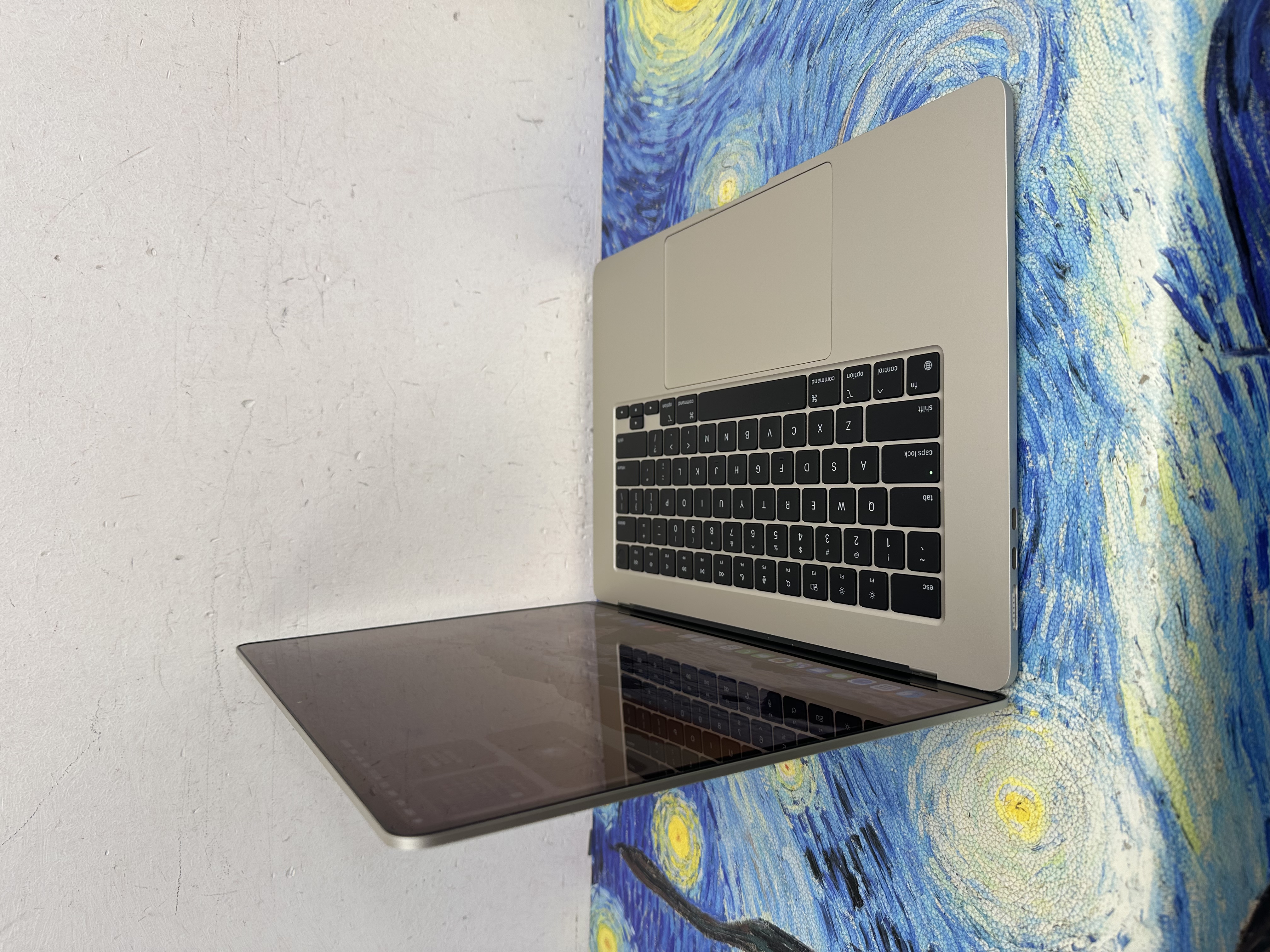 #6177 未使用品APPLE  MacBook Air M2 2023 M2 CPU/8GB Ram/256GB SSD/8核心GPU/Liquid Retina XDR Mon/15吋/星光色💛/Laptop /Notebook / Gaming / 文書機 / Movie / Netflix 