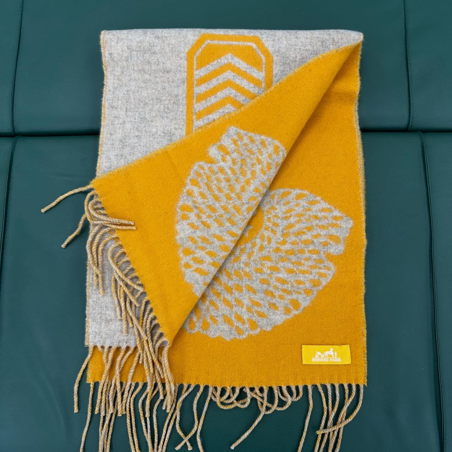 HERMES 全新🔥Casaque 雙面印花 100%喀什米爾羊絨 圍巾💛