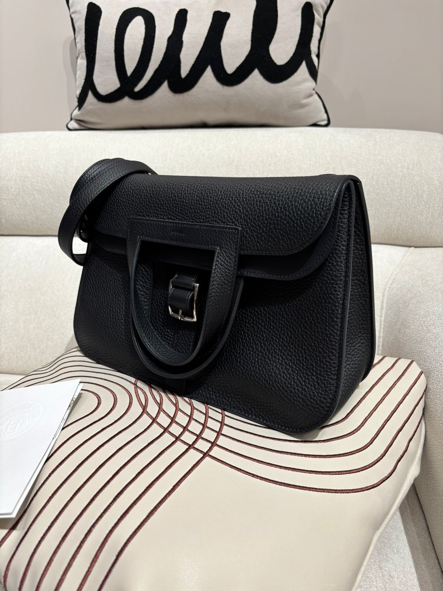 Hermes Halzan 31, STAMP U Stamp U 黑色粒粒牛皮銀扣 100%Authentic ,98%new ✅香港專門店收據✅dust bag✅box 