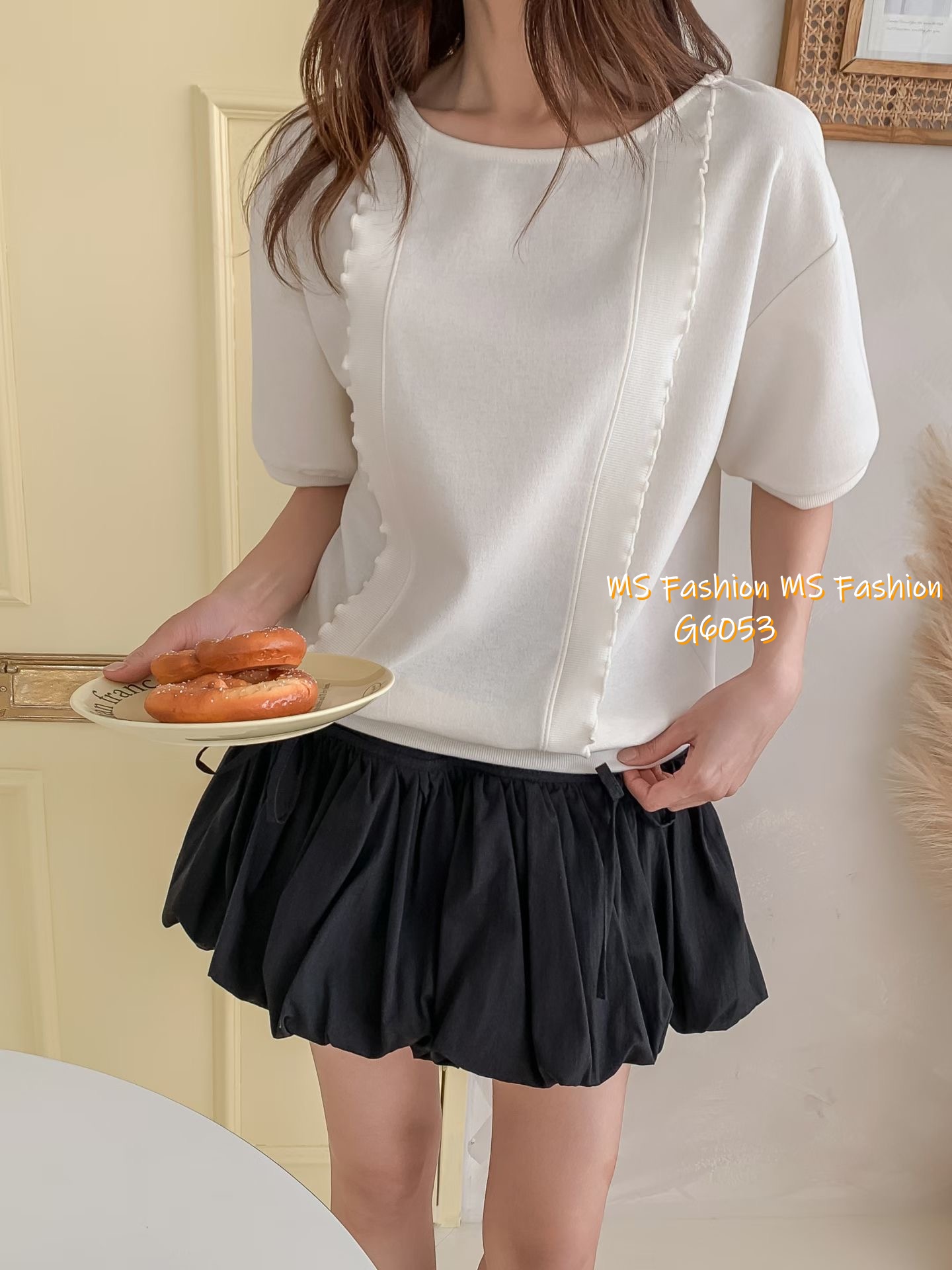 G6053 韓國🇰🇷淨色木耳邊top