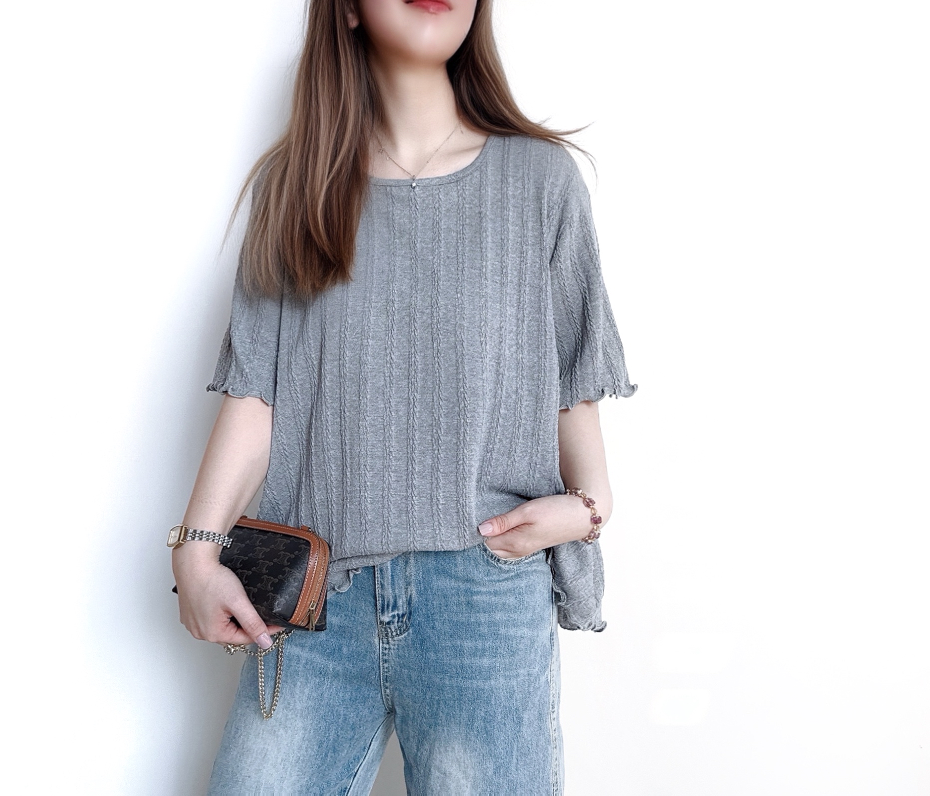 必備木耳邊扭紋針織Top 