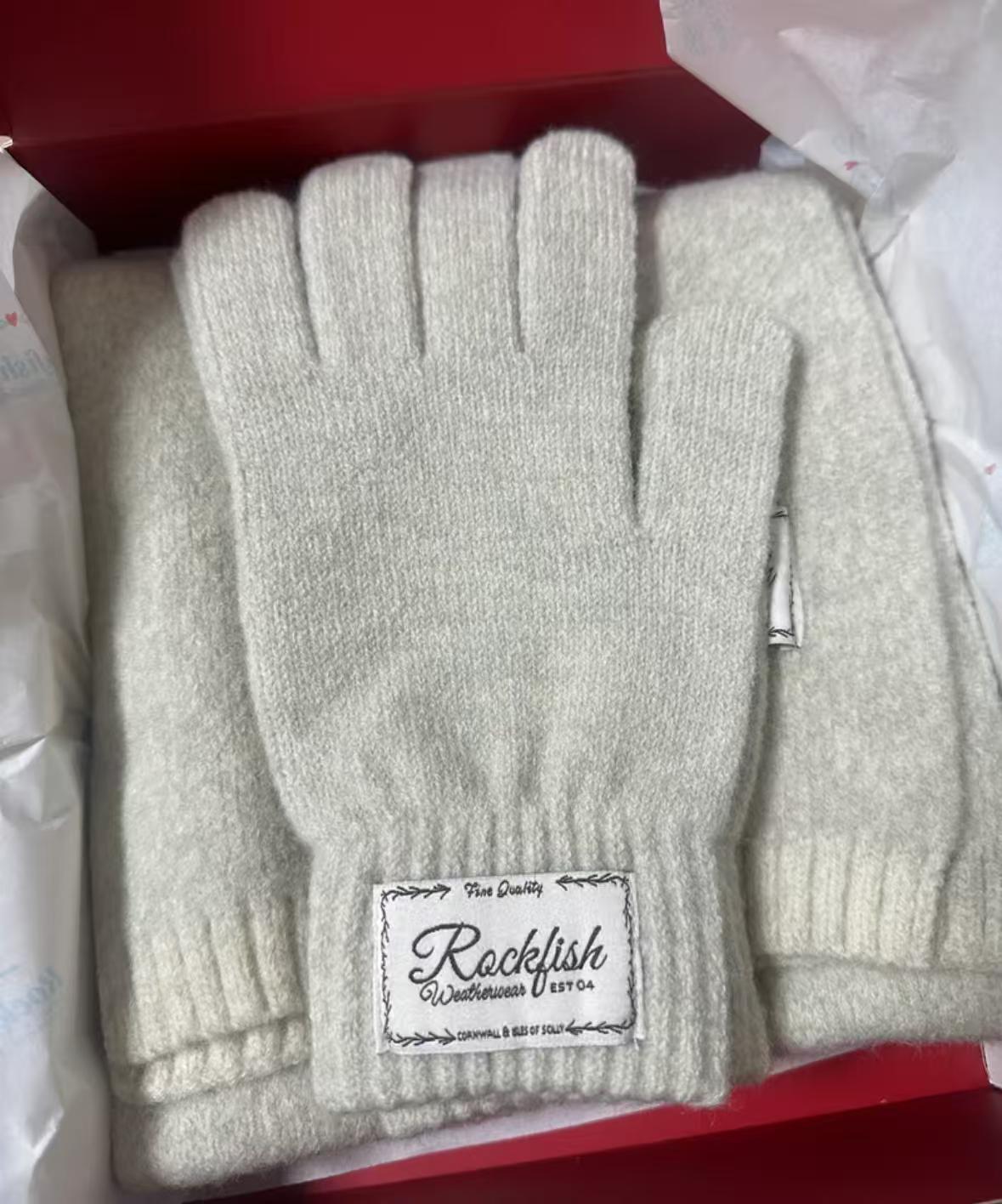 rockfish圍巾手襪禮盒 🉐限時折扣 三個顏色：pink / cream /light grey
