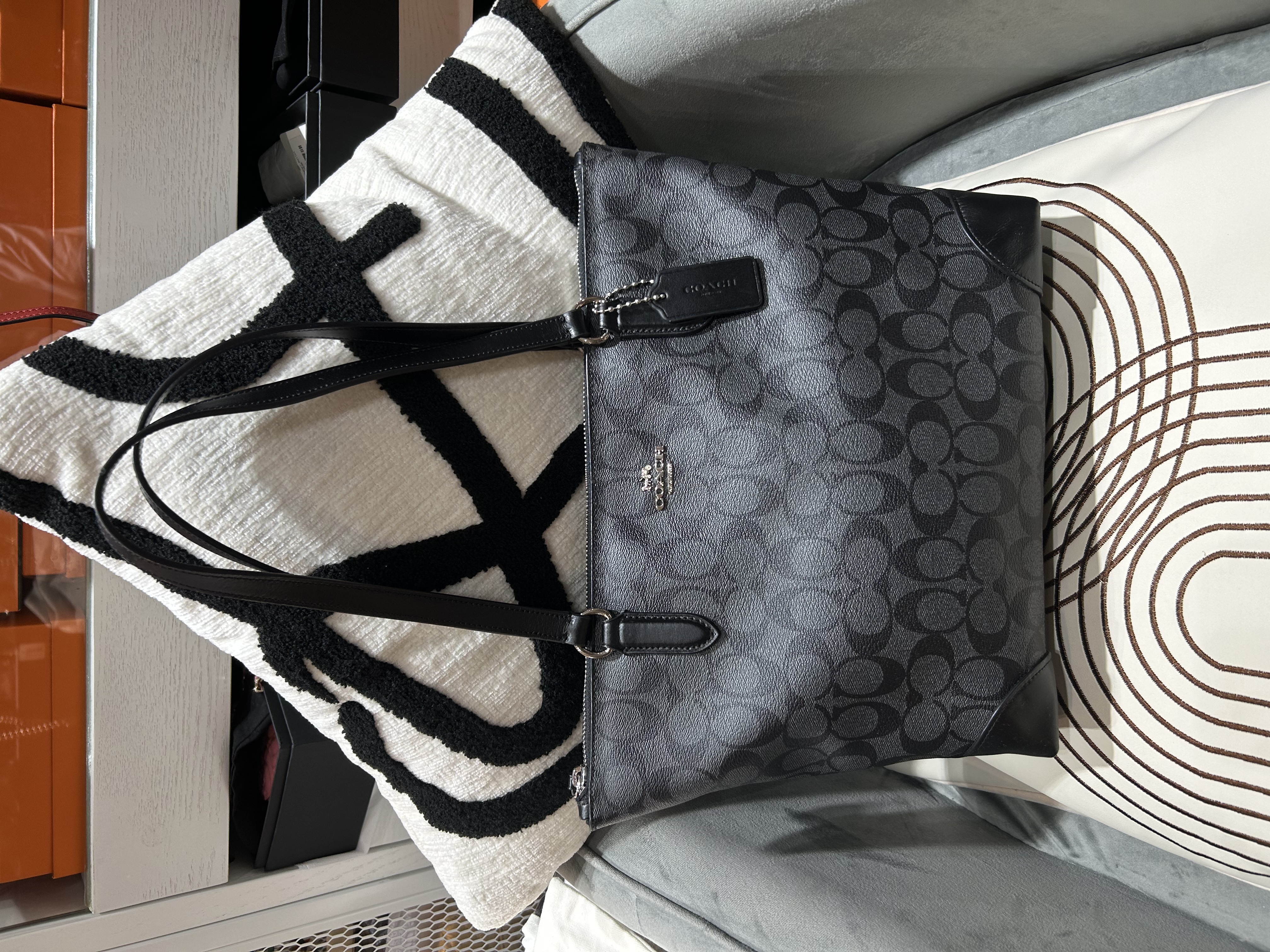 Coach tote bag shoulder bag Black 100%Authentic ,95%new