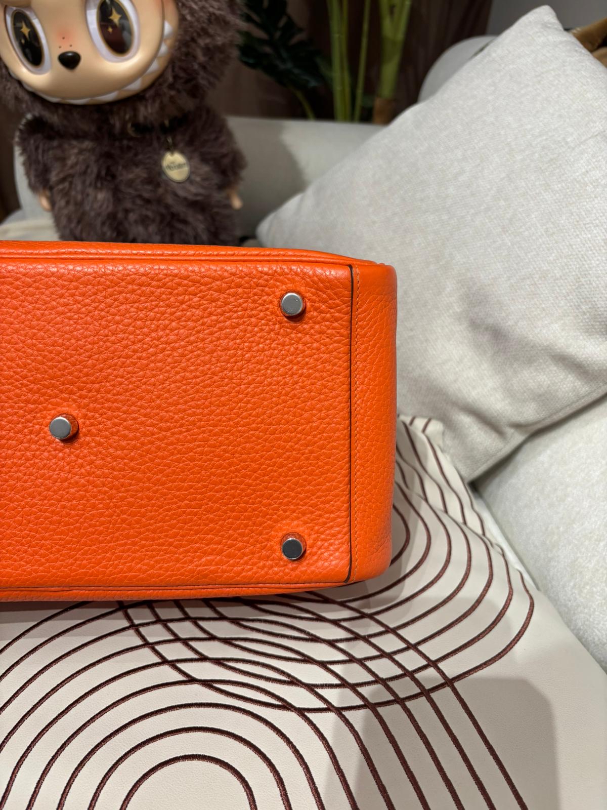 Hermes Lindy 30,Stamp T 愛瑪仕橙 100%Authentic, 95%New ✅Dust Bag✅Rain coat✅Box