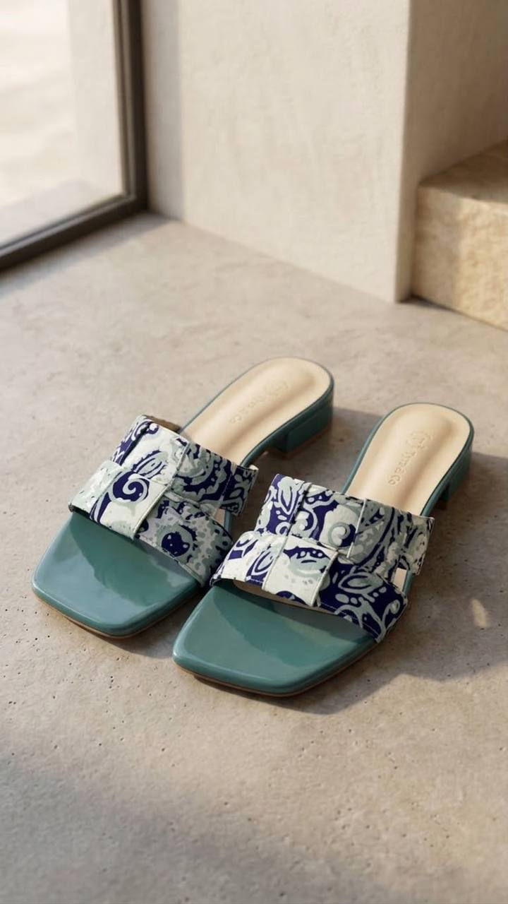 5846 - Anyaman Slide Batik Heels