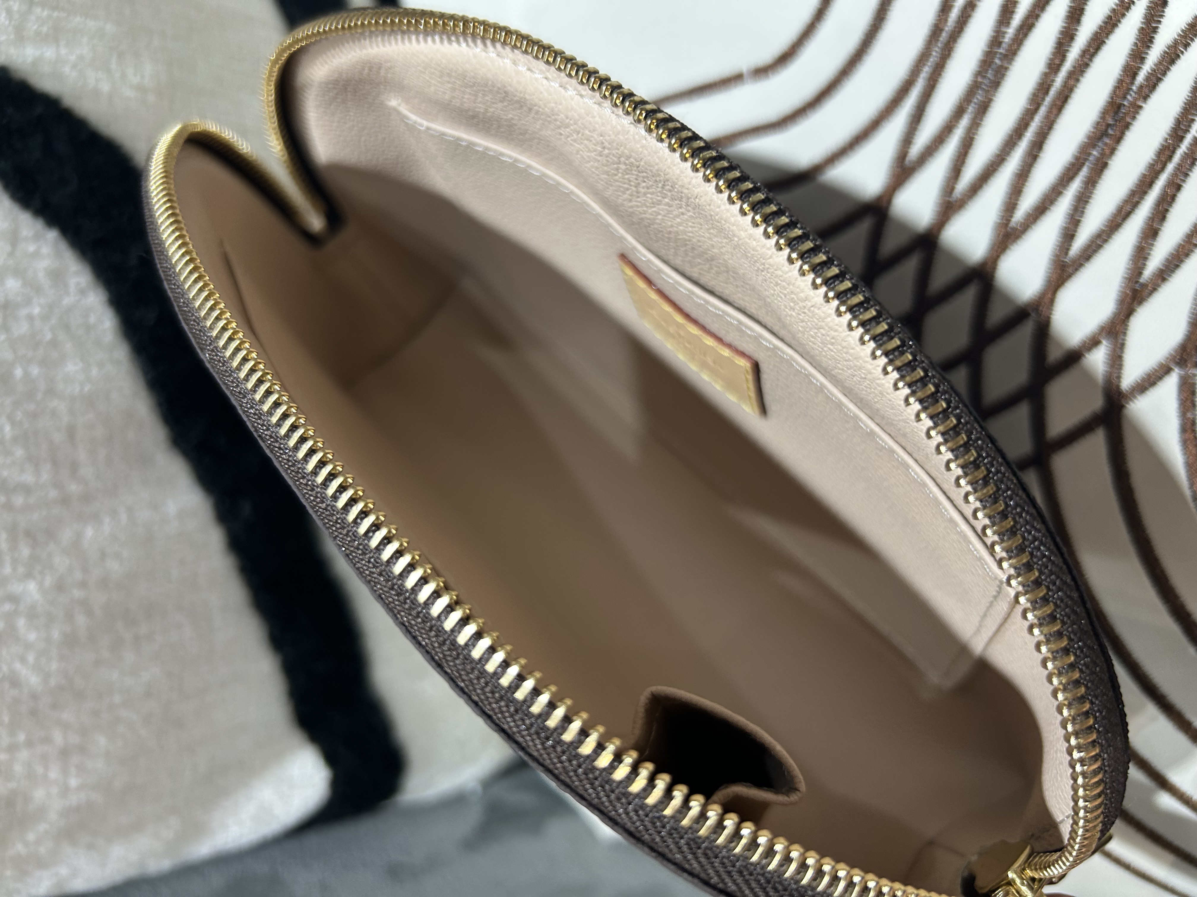 未使用品 Lv 大化妝包 POUCH gm M47353 100%Authentic ,unused✅dust bag 