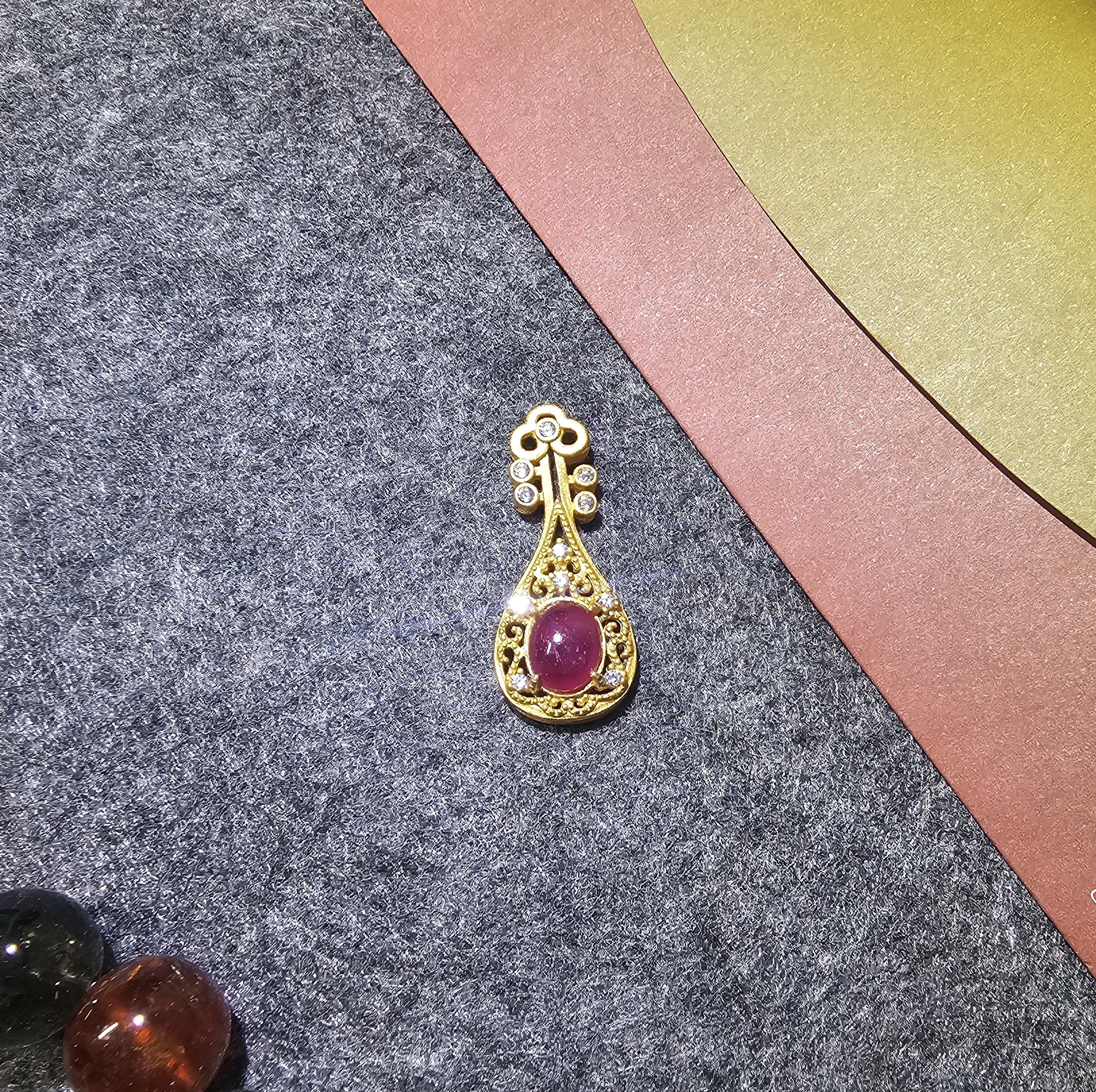 紅碧璽蛋面925銀(沙金色琵琶)吊飾