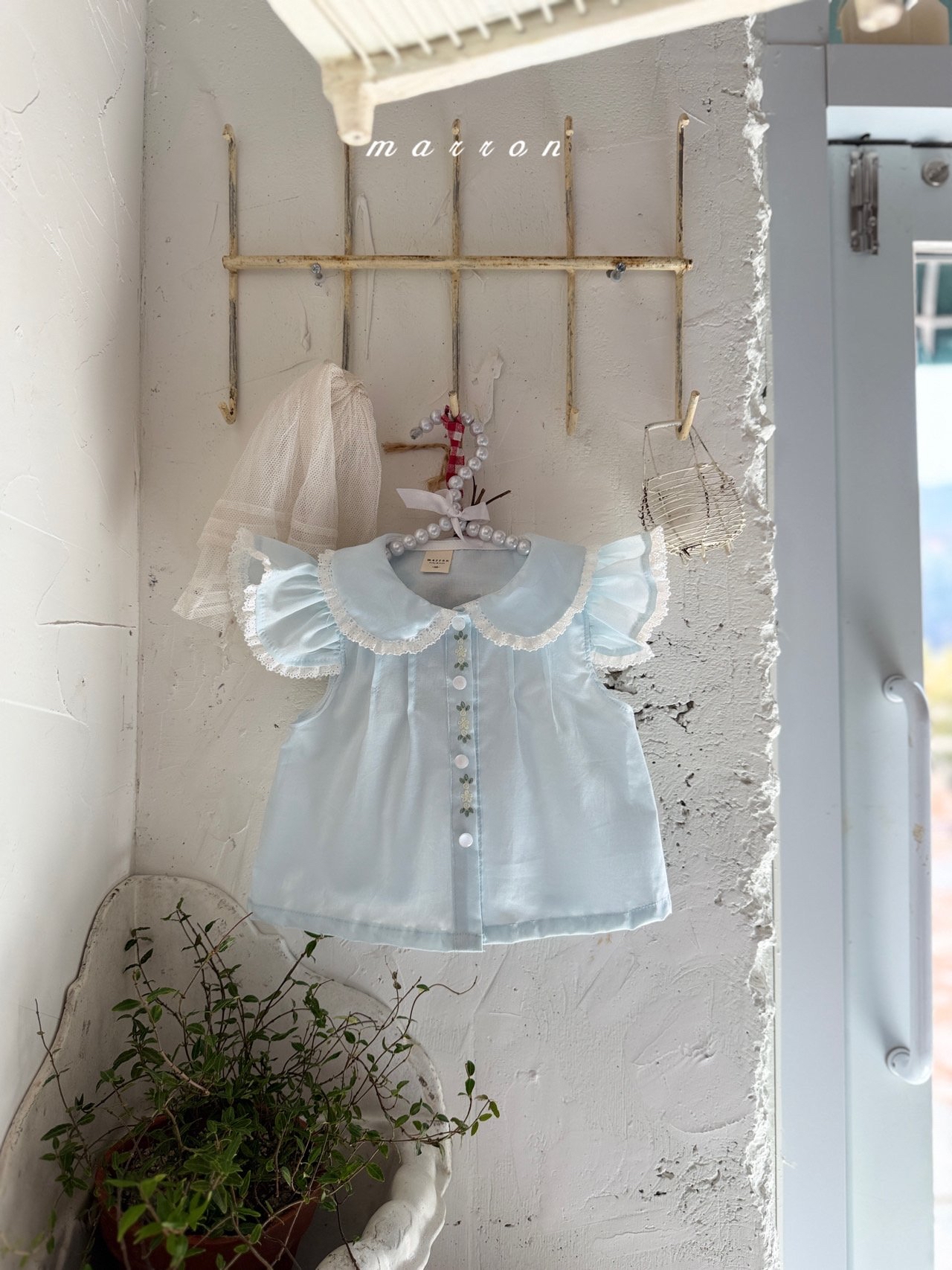 ☀️預訂 韓國直送☀️🇰🇷Marron兩色花卉刺繡蕾絲花邊短袖上衣