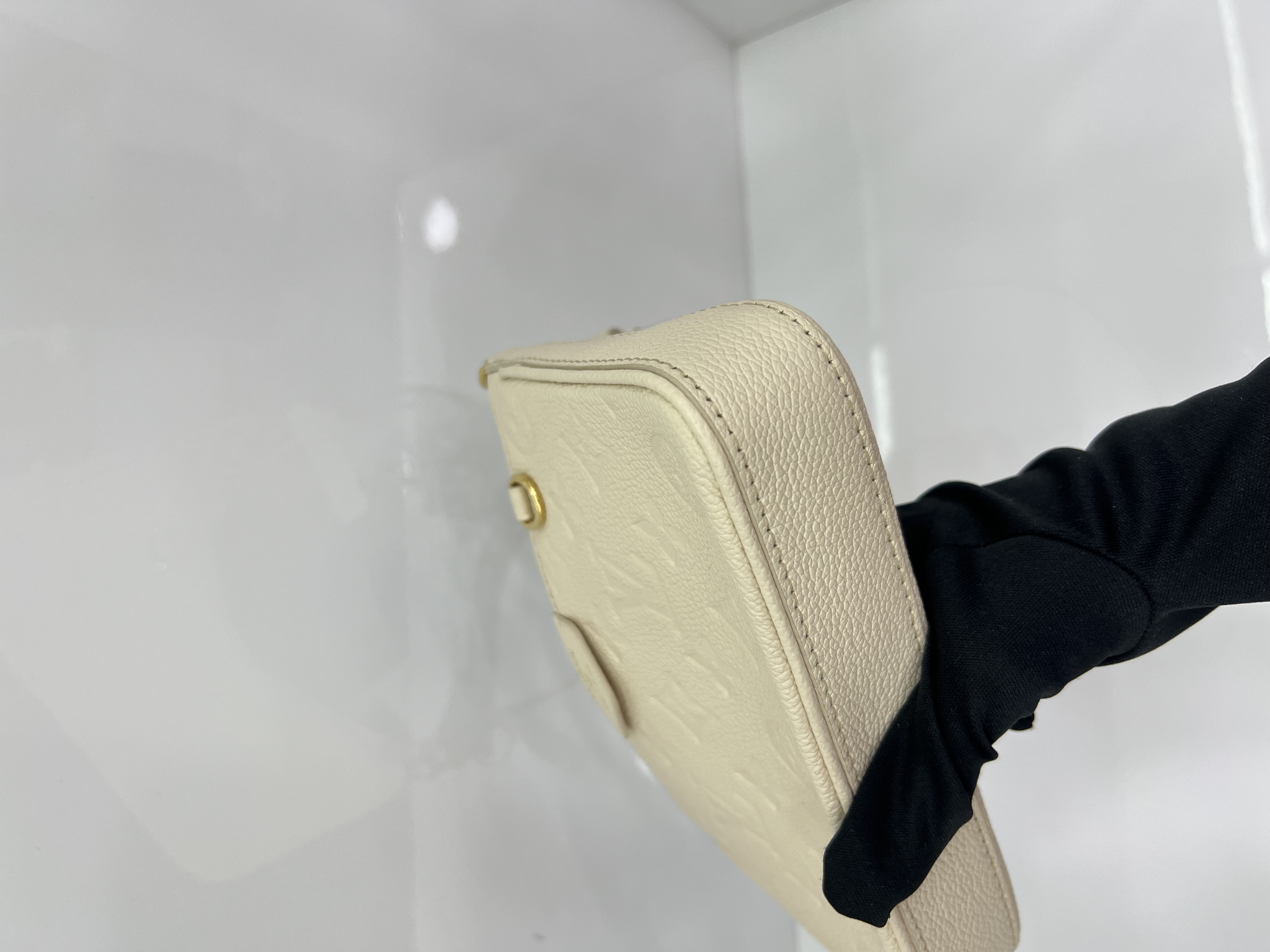 直播貨品 |  [1個-$100 2個-$300］EE32