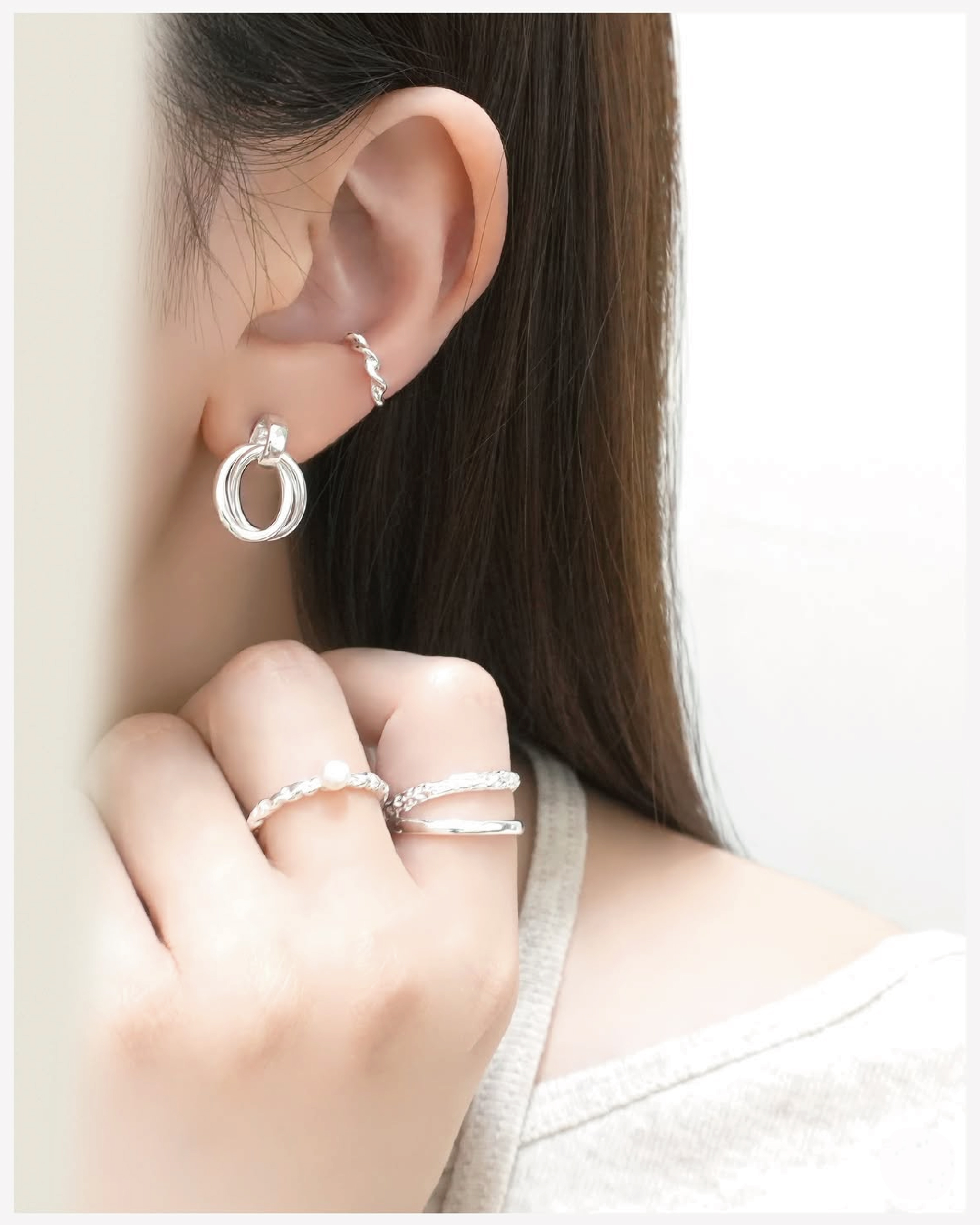Minimalist lnterloop Earrings