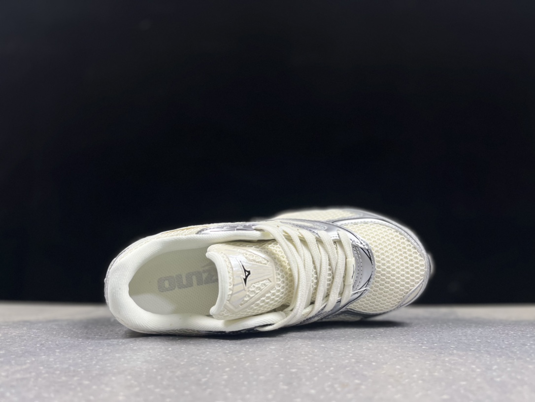 Mizuno Wave Prophecy LS 