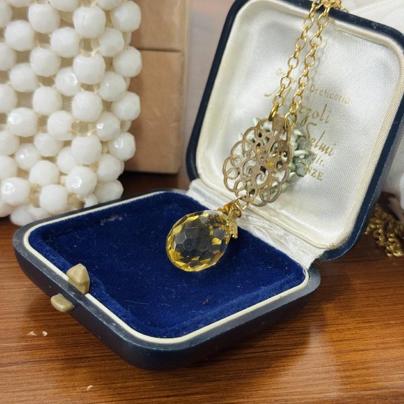 Vintage Recomposed Czechoslovakia Amber Glass Yellow Floral Necklace (B101)
