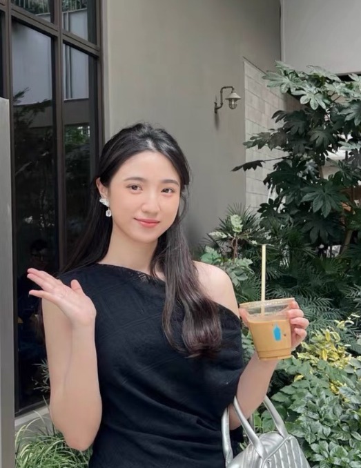 HEFANG 白水晶羽毛耳環