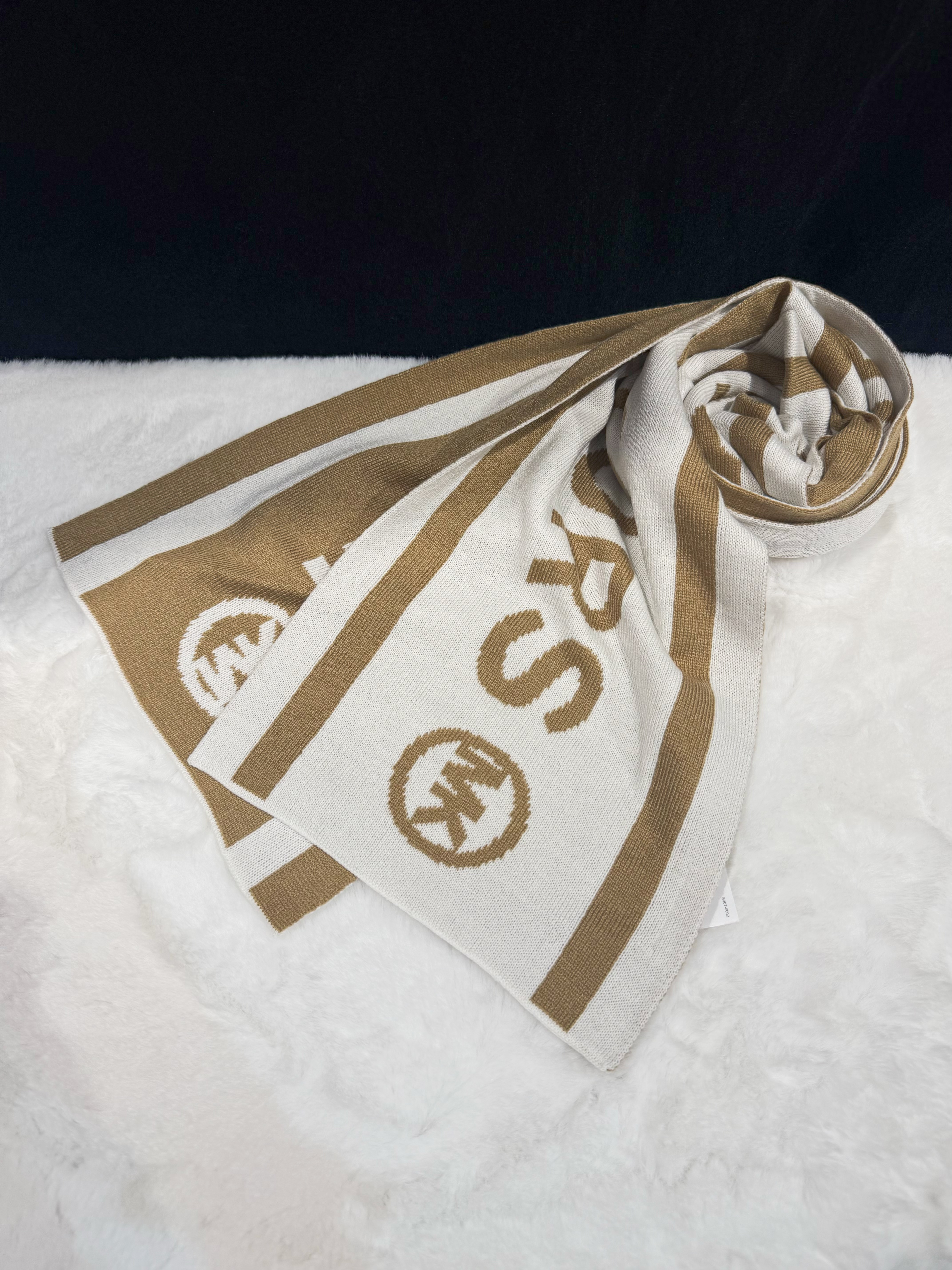 Michael kors scarf beige