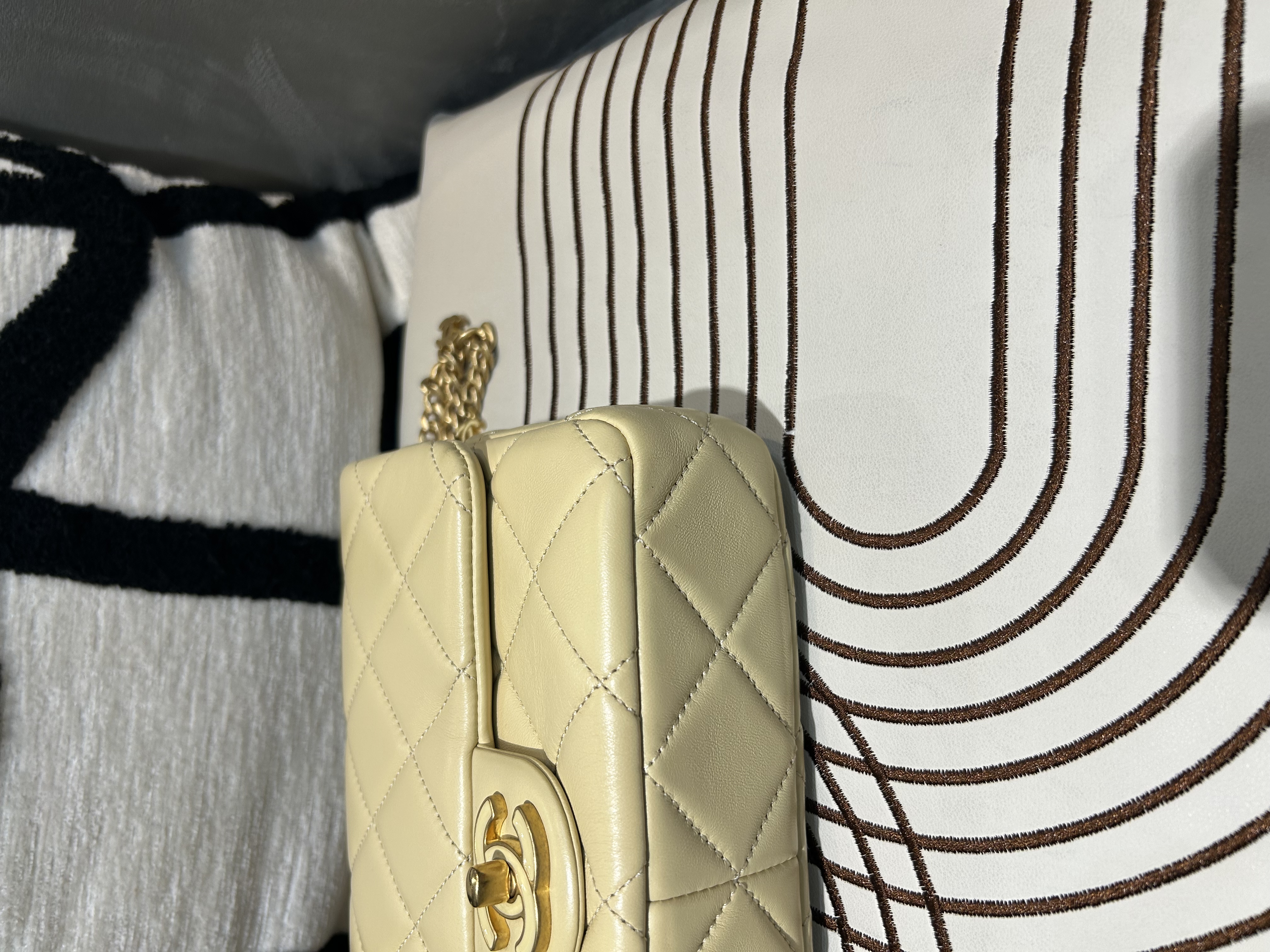 Chanel mini flap bag cc logo chain AS3114 100%Authentic ,98%new ✅專門店收據✅晶片✅dust bag✅盒 