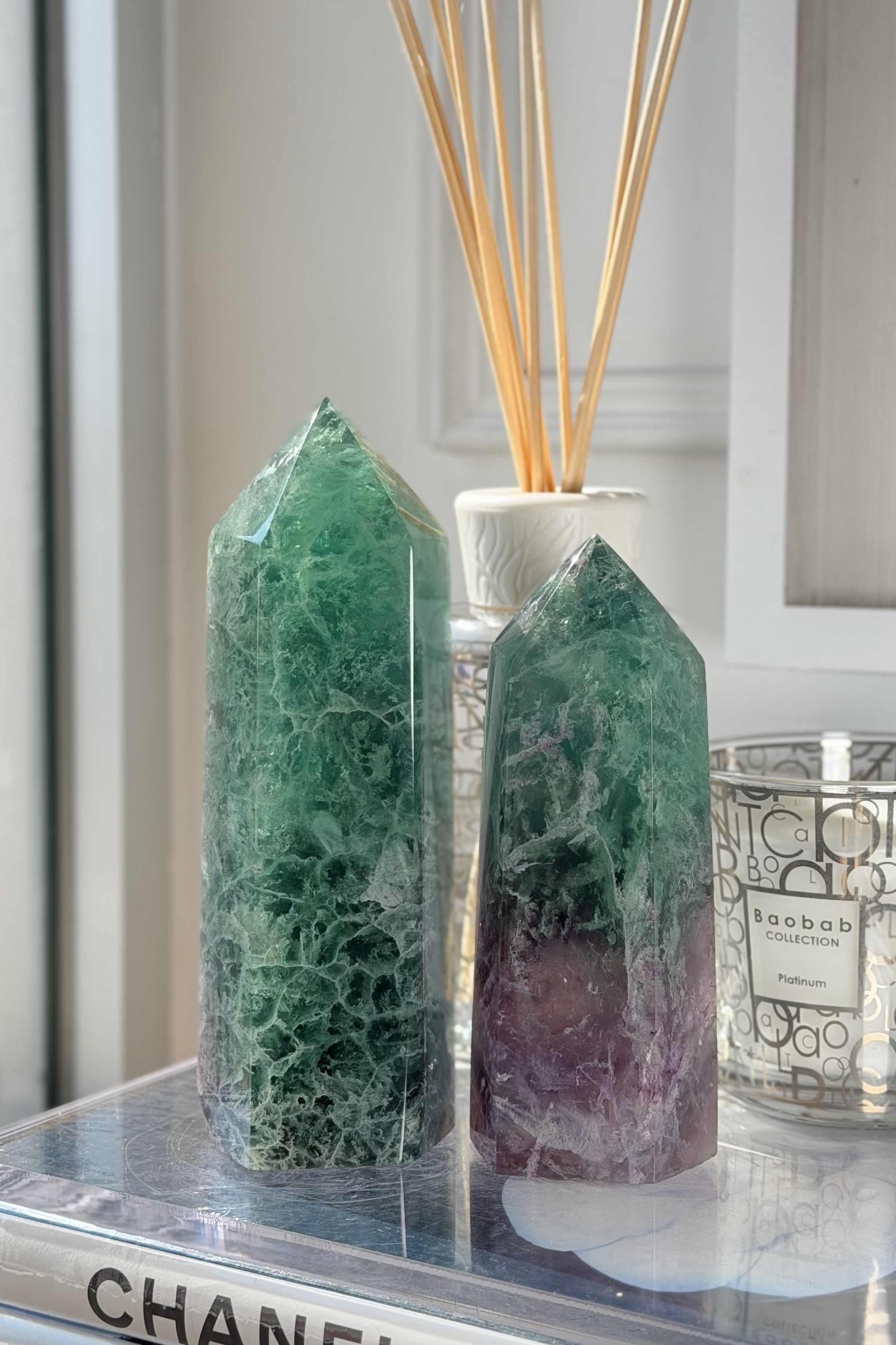  ༒18.6cm 1.4kg+ 綠紫螢石六角柱༒  FL032C3MG1AJN-R*9AN