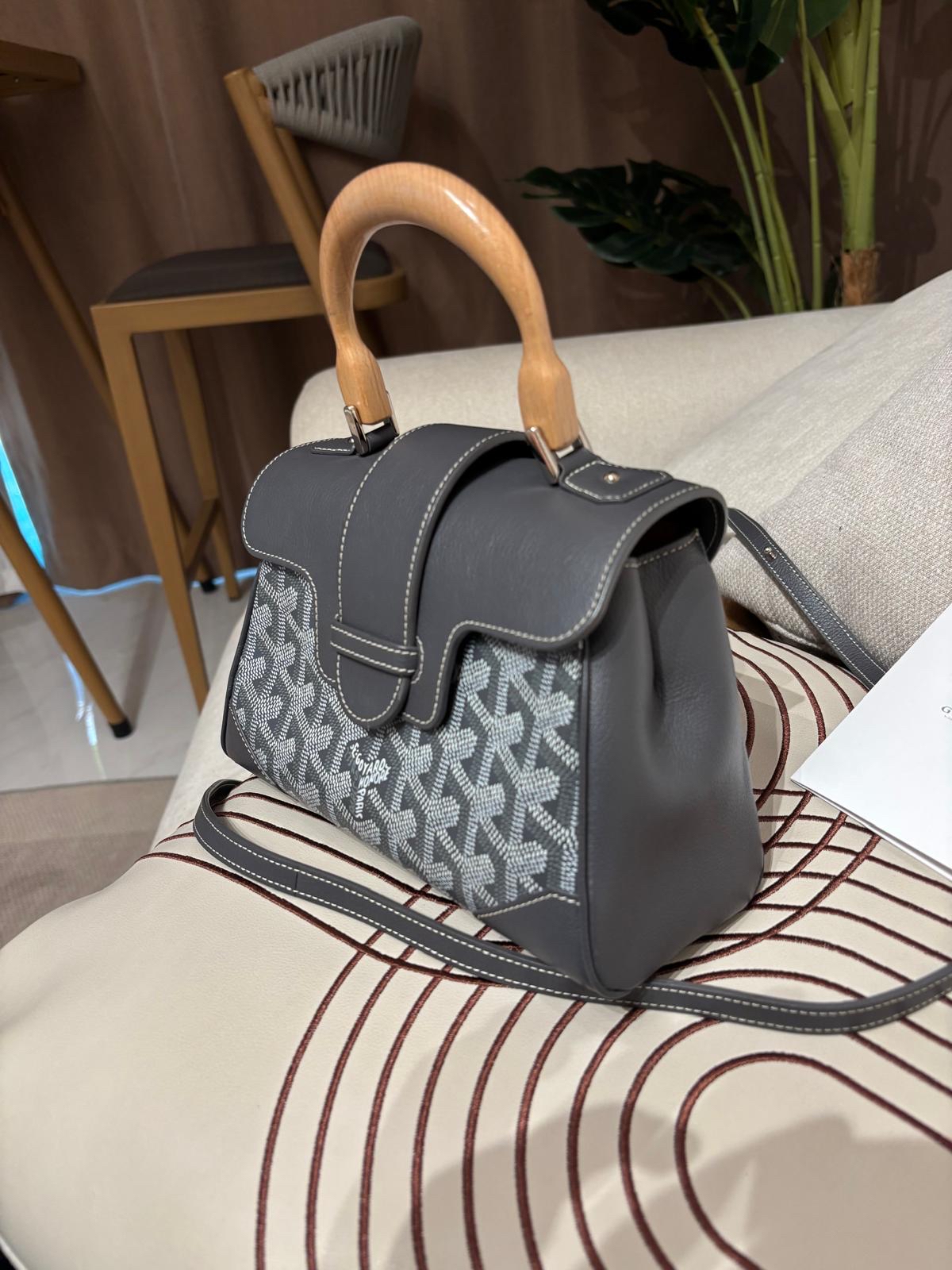 Goyard Saigon mini Grey 100%Authentic ,98%new ✅專門店收據✅strap✅dust bag