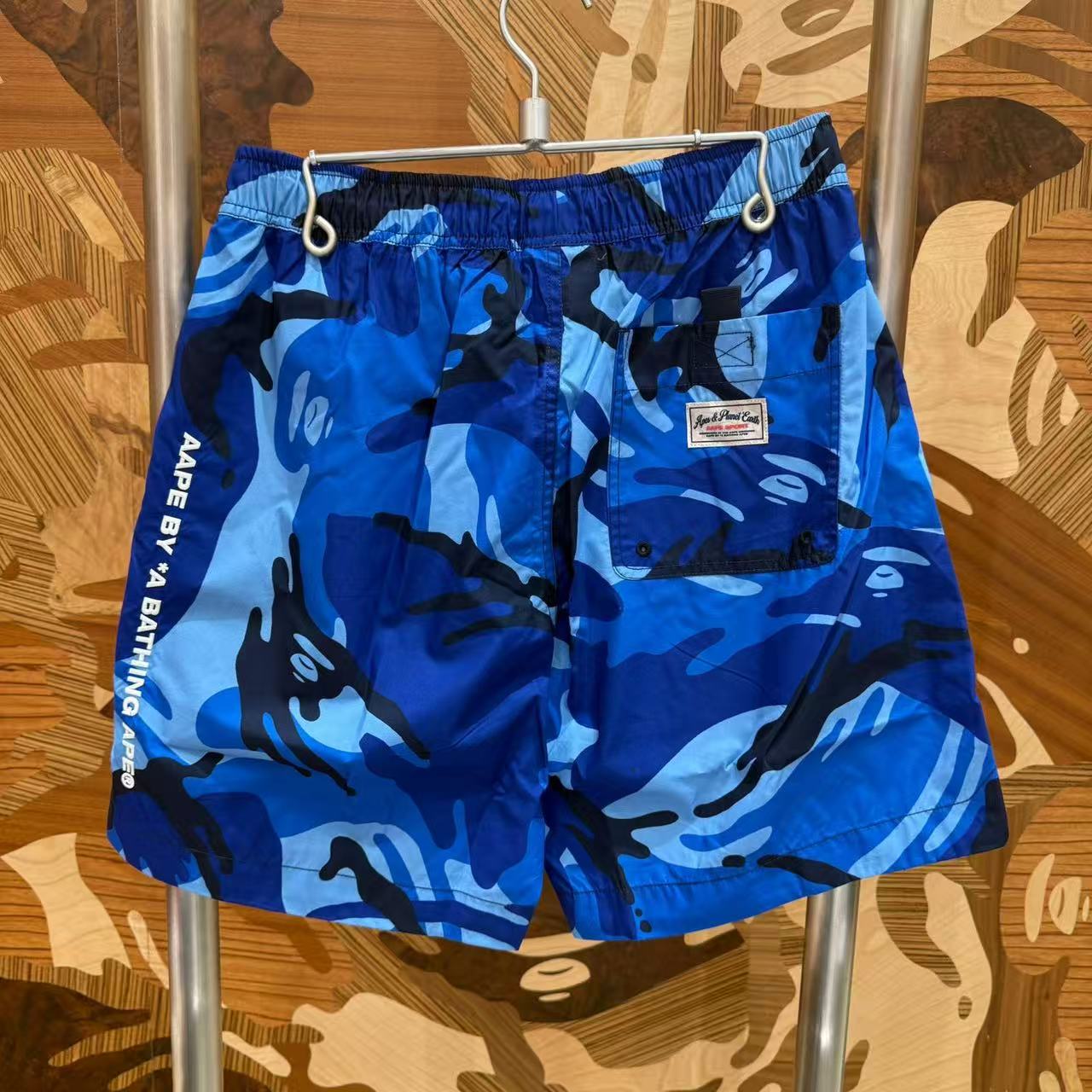 AAPE Moonface camo shorts (C693)