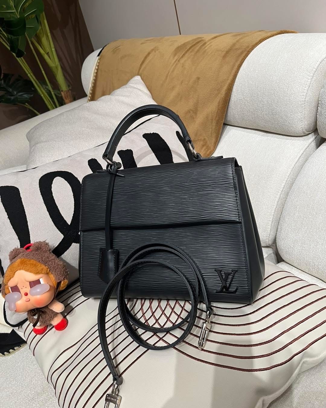 Lv Cluny bb epi leather black 100%Authentic,95%new ✅專門店收據✅key lock✅strap✅dust bag