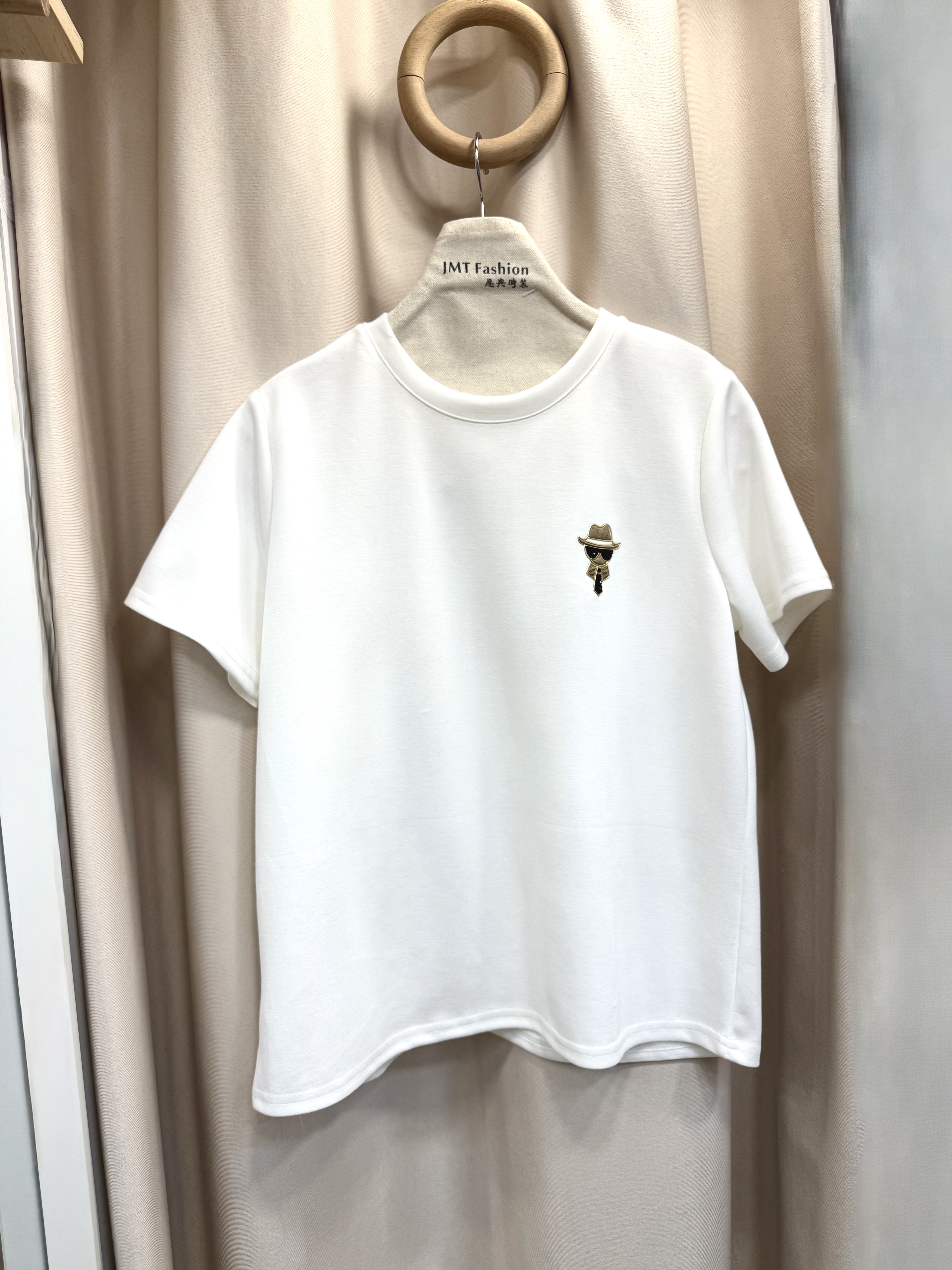 胸口卡通圖案圓領Tee  M488  84250259