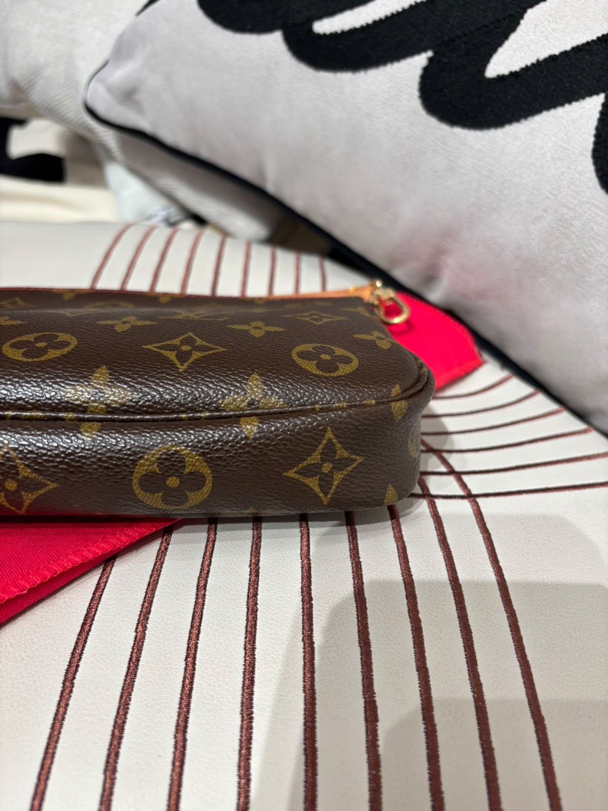 Lv pochette Takashi Murakami Monogram Cherry Pochette Accessoires 單肩包（limited edition ） 100%Authentic, 98%New ✅Dust bag ✅Box