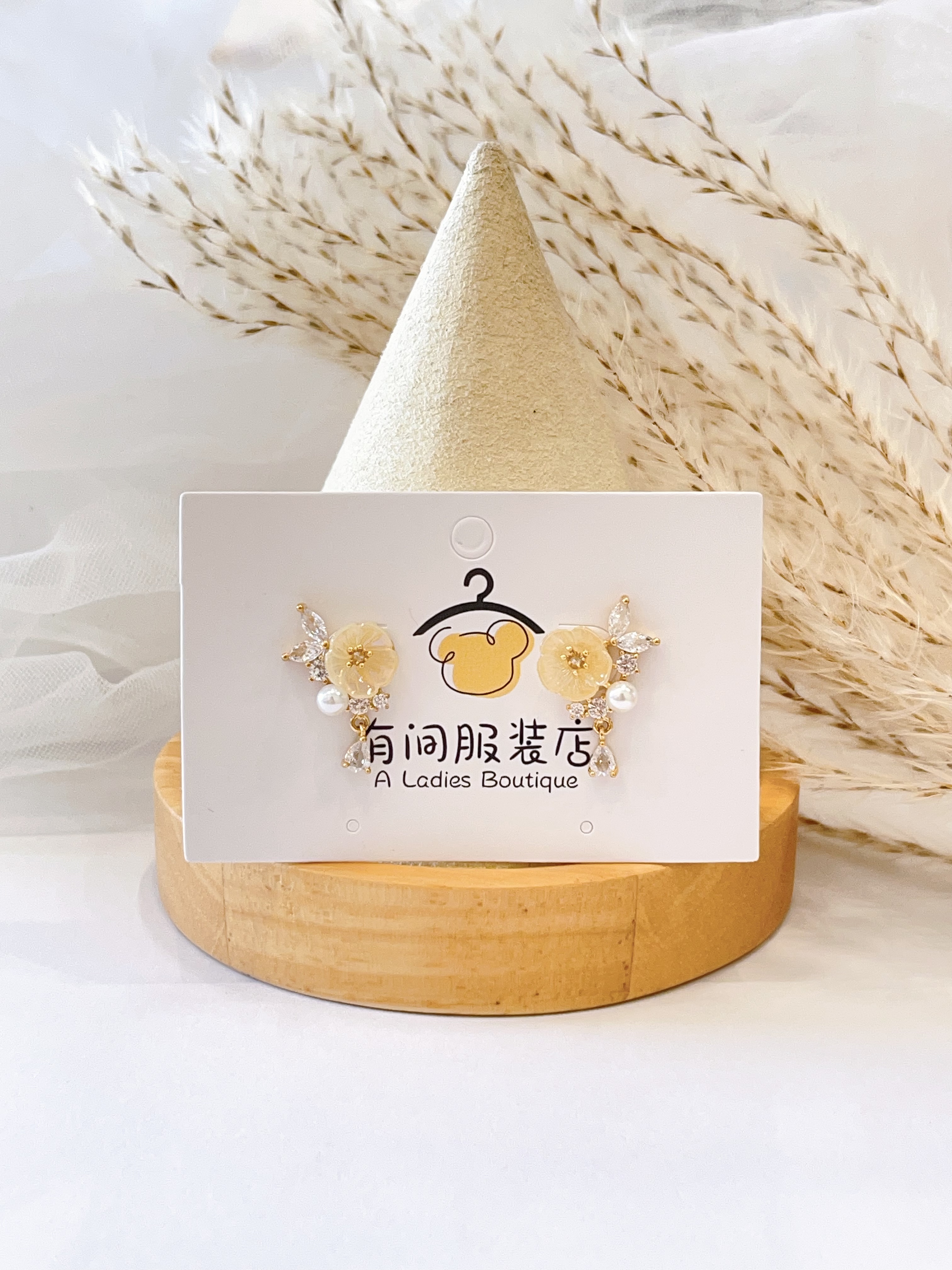 优雅小花朵珍珠耳环