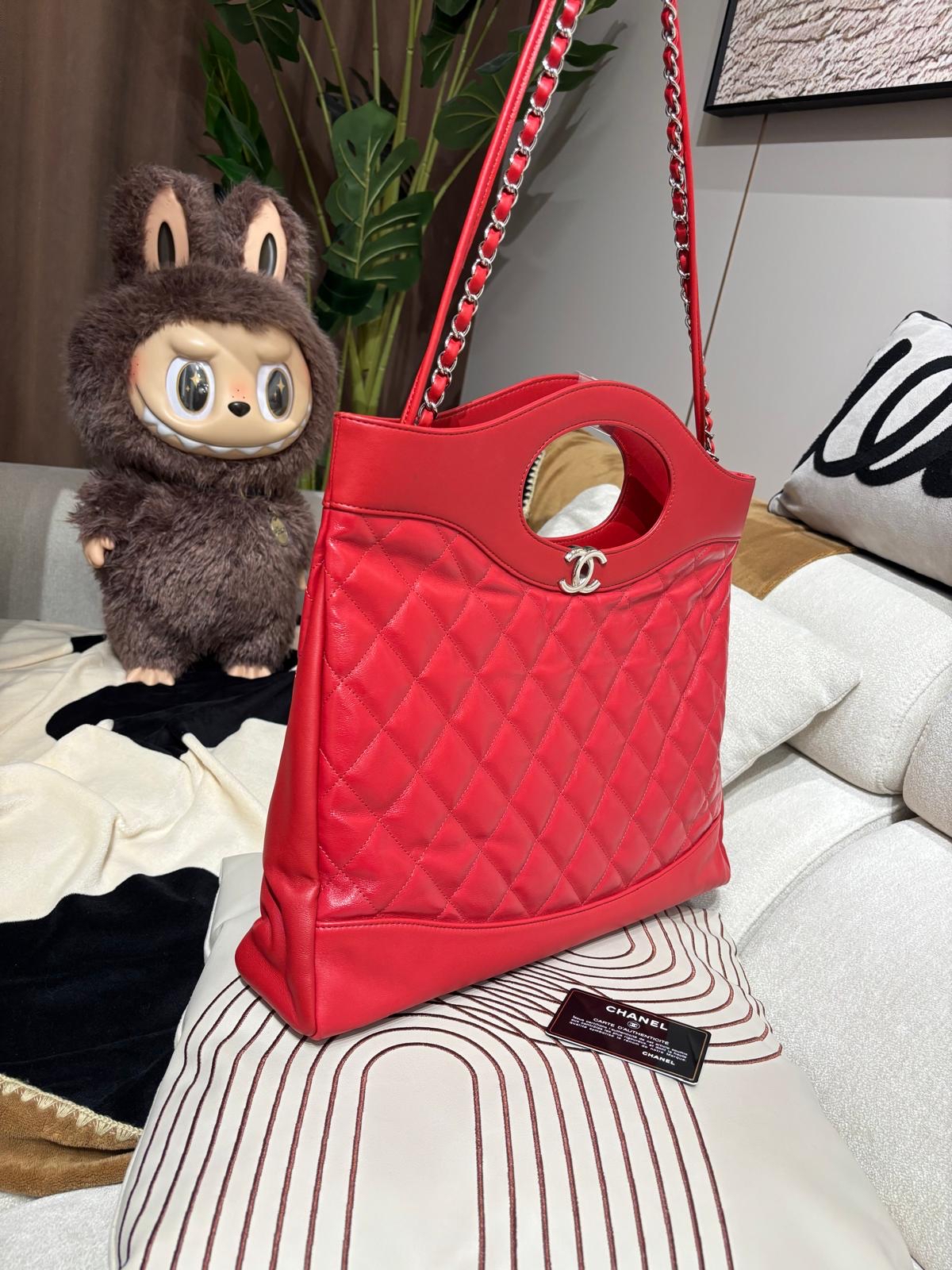 Chanel 31 hobo Calfskin 2 way bag 100%Authentic ,95%new  ✅card✅dust bag 