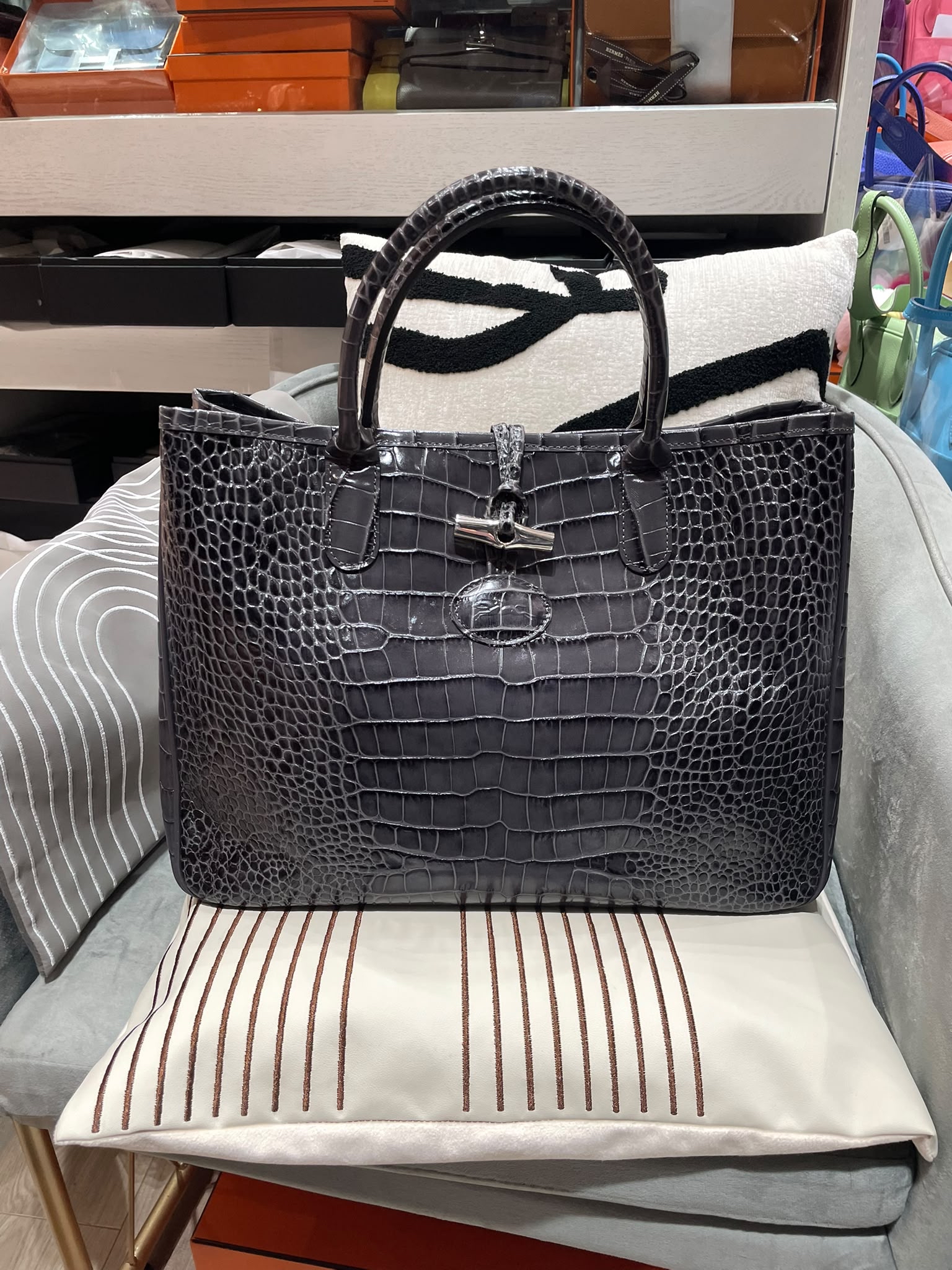 Longchamp 灰色鱷魚壓紋 Tote bag 100%Authentic, 98%New