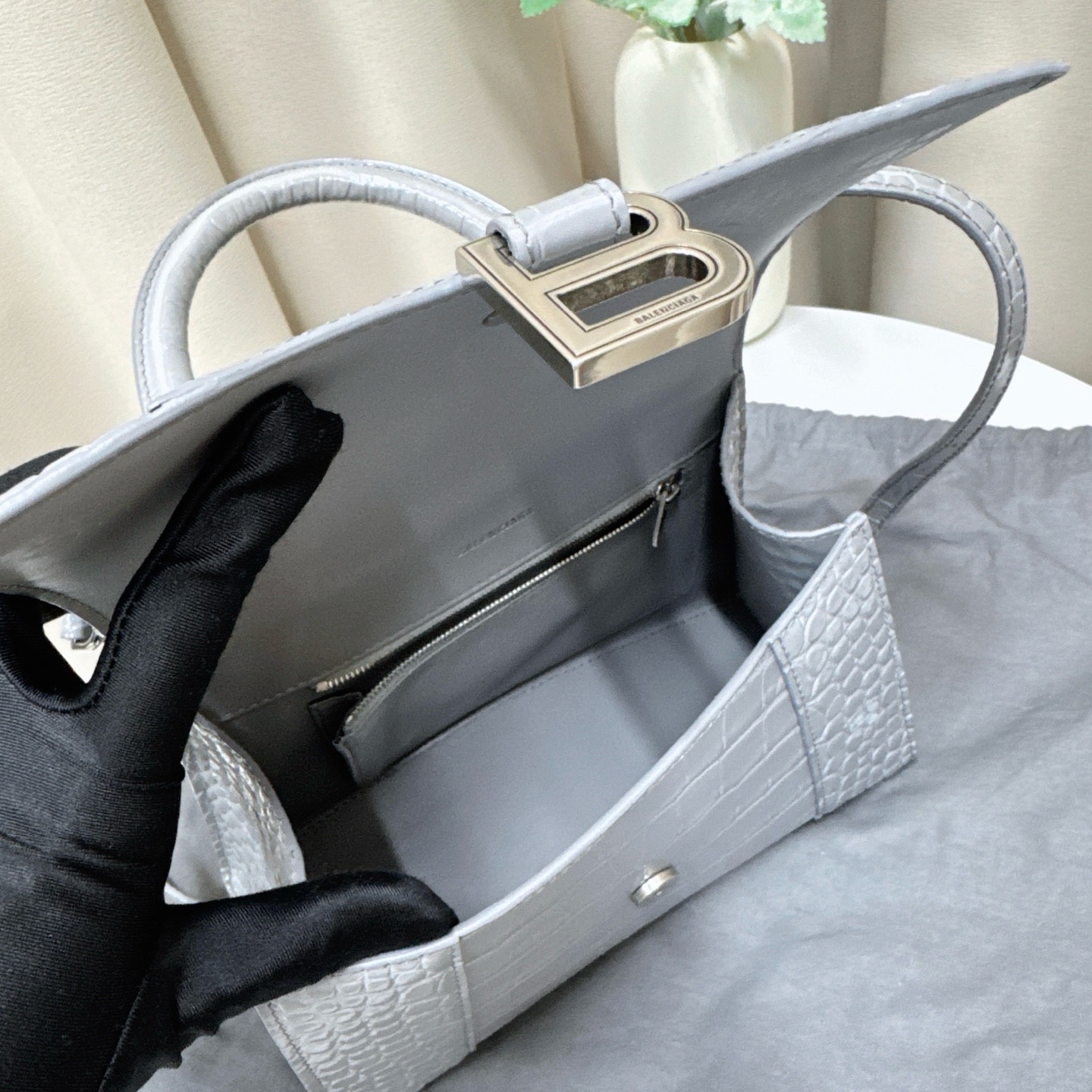 【預訂貨品】巴黎世家灰色鰐魚壓紋沙漏包